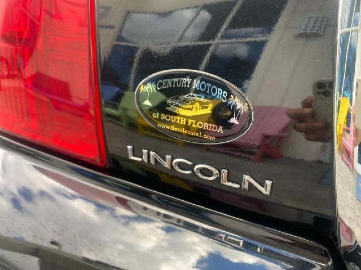 2008 Black /Black Lincoln Town Car Limited LOW MILES 70,308 BLACK (2LNHM82W08X) with an 4.6L SOHC EFI V8 Engine engine, Automatic transmission, located at 4701 North Dixie Hwy, Pompano Beach, FL, 33064, (954) 422-2889, 26.240938, -80.123474 - OUR WEBPAGE FLORIDACARS1.COM HAS OVER 100 PHOTOS AND FREE CARFAX LINK 2008 LINCOLN TOWN CAR SIGNATURE LIMITED VIN: 2LNHM82W08X641102 2 L N H M 8 2 W 0 8 X 6 4 1 1 0 2 SEDAN 4 DR 4.6L V8 F SOHC GASOLINE REAR WHEEL DRIVE Features ABS Brakes Air Conditioning Alloy Wheels AM/FM Stereo Automatic Transmis - Photo#78