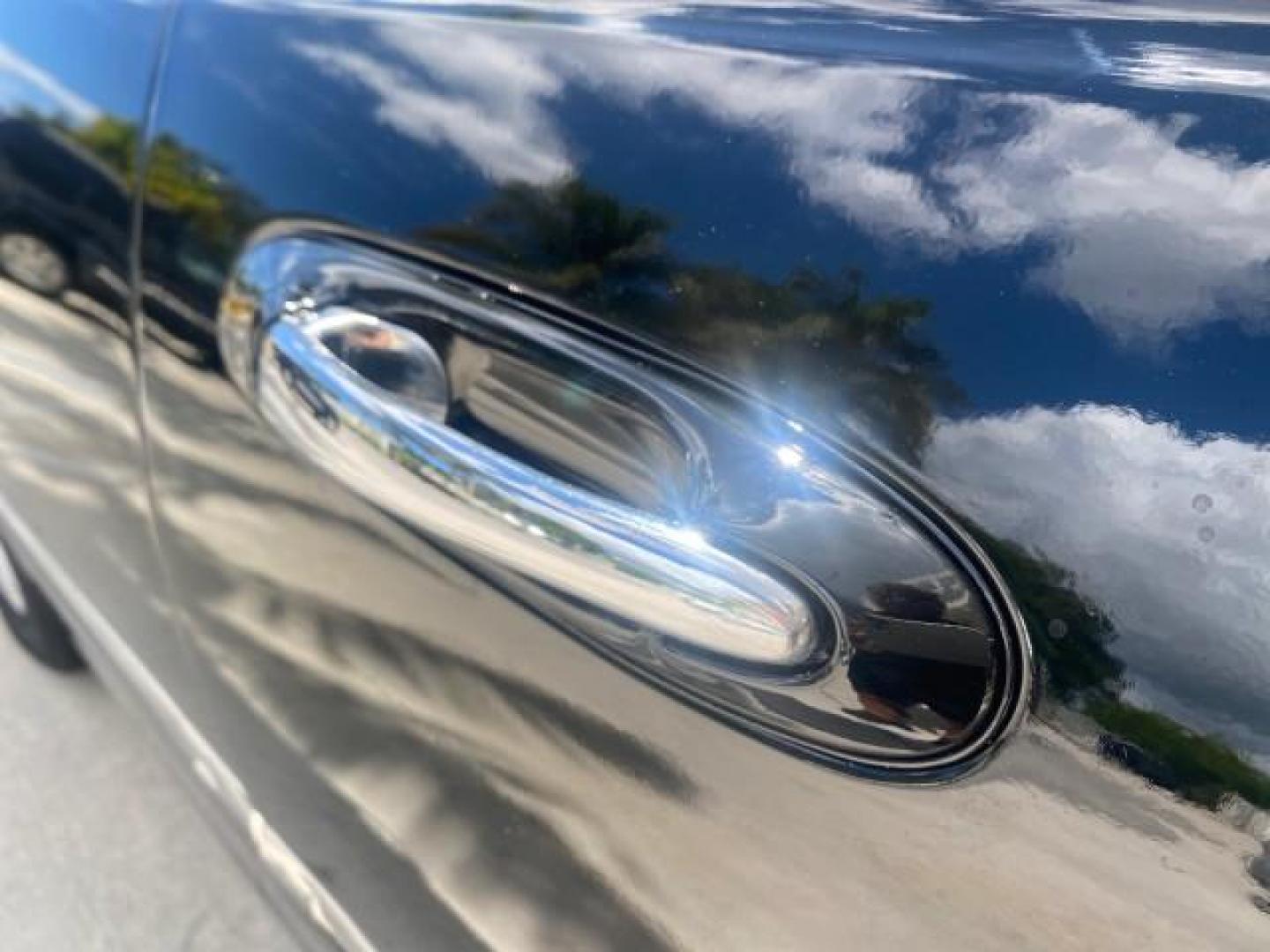 2008 Black /Black Lincoln Town Car Limited LOW MILES 70,308 BLACK (2LNHM82W08X) with an 4.6L SOHC EFI V8 Engine engine, Automatic transmission, located at 4701 North Dixie Hwy, Pompano Beach, FL, 33064, (954) 422-2889, 26.240938, -80.123474 - OUR WEBPAGE FLORIDACARS1.COM HAS OVER 100 PHOTOS AND FREE CARFAX LINK 2008 LINCOLN TOWN CAR SIGNATURE LIMITED VIN: 2LNHM82W08X641102 2 L N H M 8 2 W 0 8 X 6 4 1 1 0 2 SEDAN 4 DR 4.6L V8 F SOHC GASOLINE REAR WHEEL DRIVE Features ABS Brakes Air Conditioning Alloy Wheels AM/FM Stereo Automatic Transmis - Photo#89