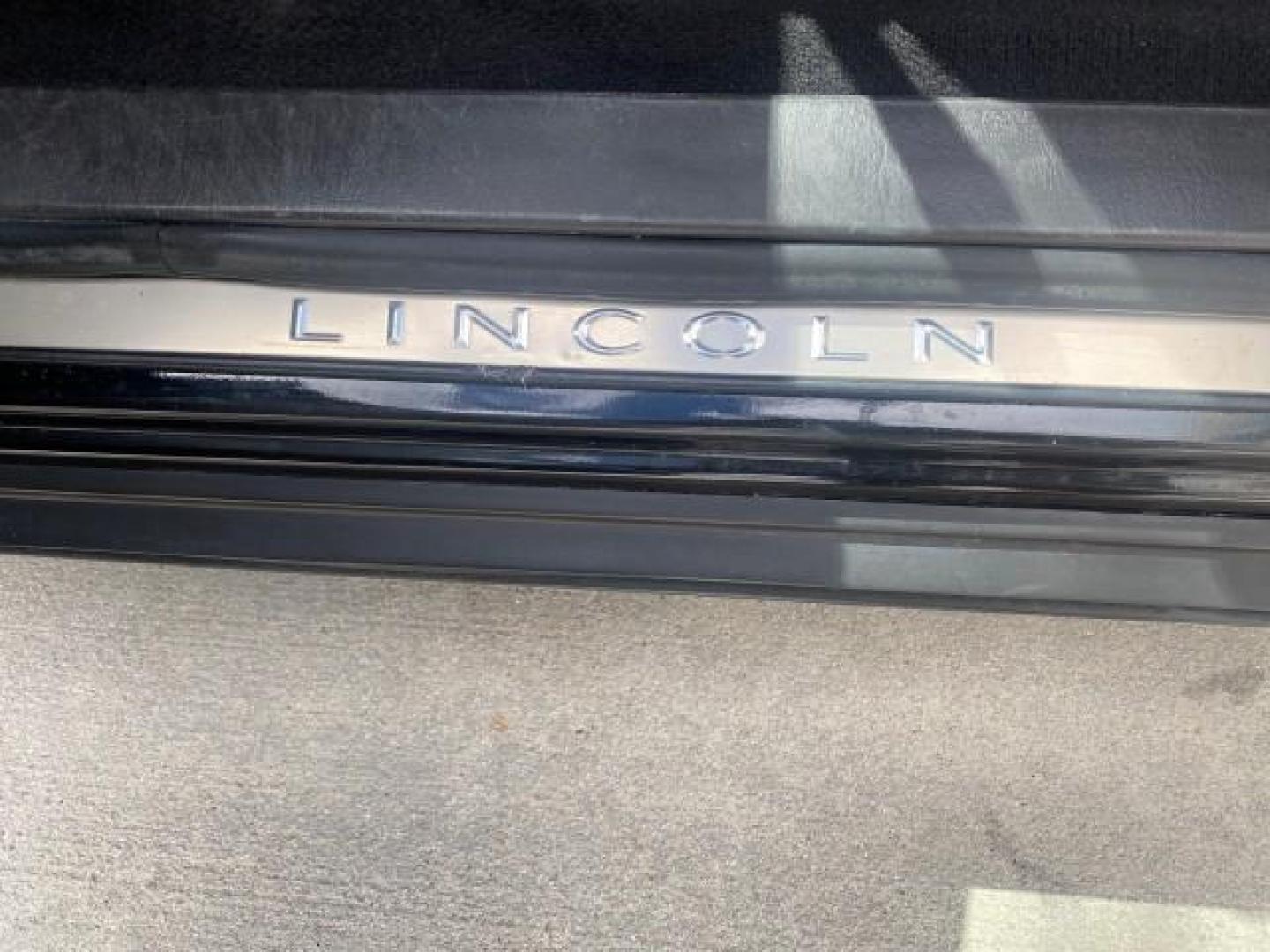 2008 Black /Black Lincoln Town Car Limited LOW MILES 70,308 BLACK (2LNHM82W08X) with an 4.6L SOHC EFI V8 Engine engine, Automatic transmission, located at 4701 North Dixie Hwy, Pompano Beach, FL, 33064, (954) 422-2889, 26.240938, -80.123474 - OUR WEBPAGE FLORIDACARS1.COM HAS OVER 100 PHOTOS AND FREE CARFAX LINK 2008 LINCOLN TOWN CAR SIGNATURE LIMITED VIN: 2LNHM82W08X641102 2 L N H M 8 2 W 0 8 X 6 4 1 1 0 2 SEDAN 4 DR 4.6L V8 F SOHC GASOLINE REAR WHEEL DRIVE Features ABS Brakes Air Conditioning Alloy Wheels AM/FM Stereo Automatic Transmis - Photo#93
