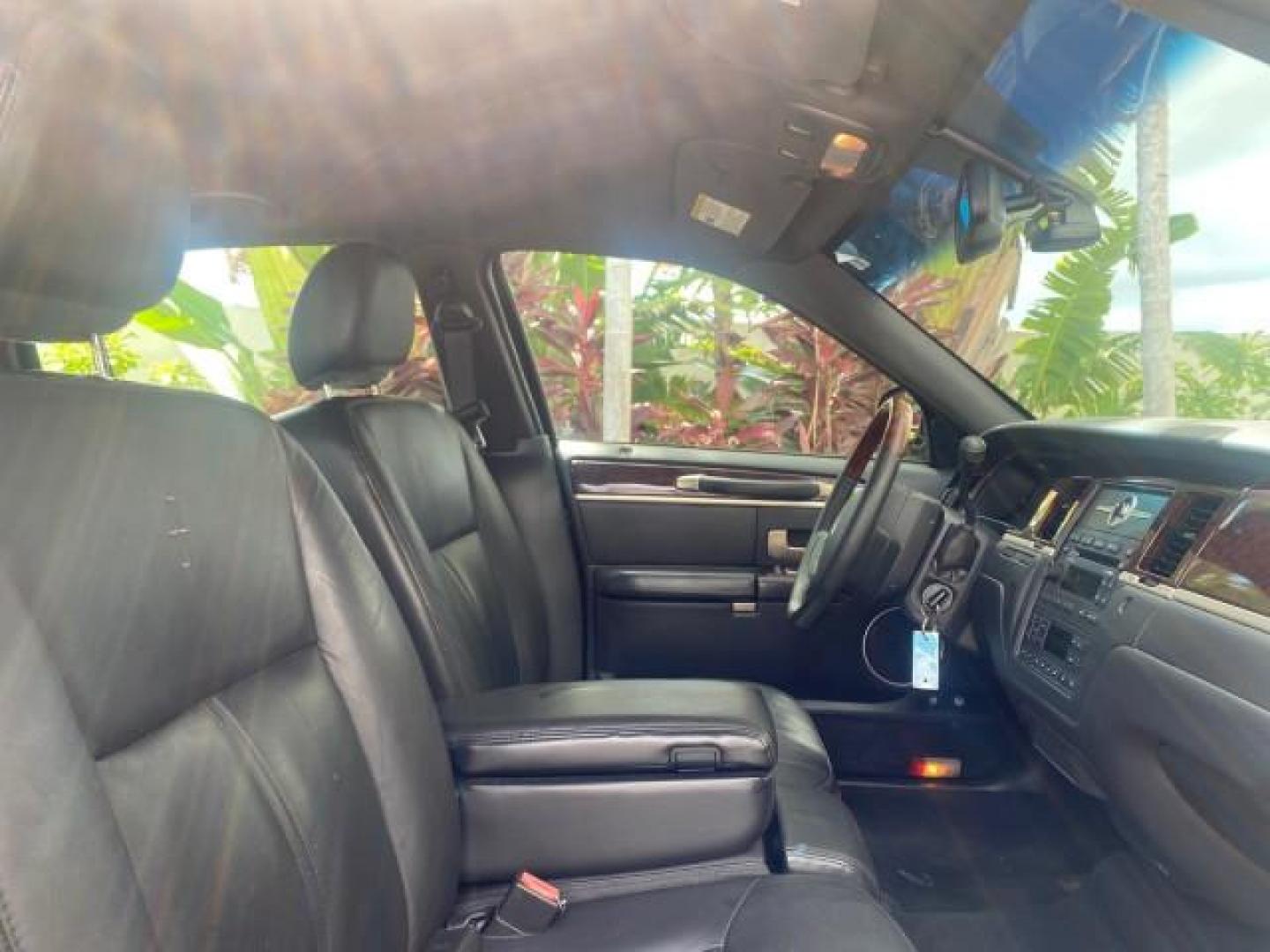 2008 Black /Black Lincoln Town Car Limited LOW MILES 70,308 BLACK (2LNHM82W08X) with an 4.6L SOHC EFI V8 Engine engine, Automatic transmission, located at 4701 North Dixie Hwy, Pompano Beach, FL, 33064, (954) 422-2889, 26.240938, -80.123474 - OUR WEBPAGE FLORIDACARS1.COM HAS OVER 100 PHOTOS AND FREE CARFAX LINK 2008 LINCOLN TOWN CAR SIGNATURE LIMITED VIN: 2LNHM82W08X641102 2 L N H M 8 2 W 0 8 X 6 4 1 1 0 2 SEDAN 4 DR 4.6L V8 F SOHC GASOLINE REAR WHEEL DRIVE Features ABS Brakes Air Conditioning Alloy Wheels AM/FM Stereo Automatic Transmis - Photo#95