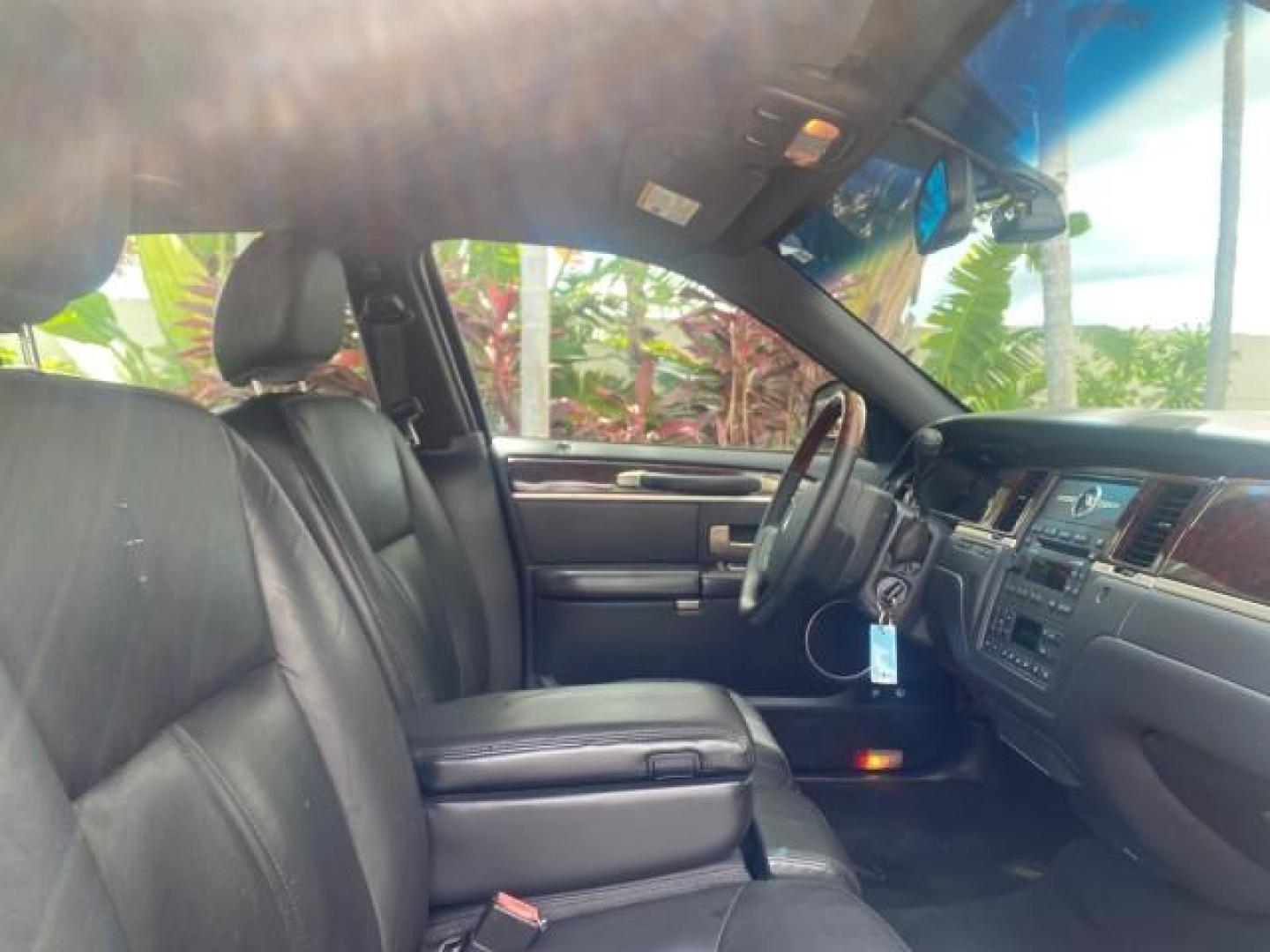 2008 Black /Black Lincoln Town Car Limited LOW MILES 70,308 BLACK (2LNHM82W08X) with an 4.6L SOHC EFI V8 Engine engine, Automatic transmission, located at 4701 North Dixie Hwy, Pompano Beach, FL, 33064, (954) 422-2889, 26.240938, -80.123474 - OUR WEBPAGE FLORIDACARS1.COM HAS OVER 100 PHOTOS AND FREE CARFAX LINK 2008 LINCOLN TOWN CAR SIGNATURE LIMITED VIN: 2LNHM82W08X641102 2 L N H M 8 2 W 0 8 X 6 4 1 1 0 2 SEDAN 4 DR 4.6L V8 F SOHC GASOLINE REAR WHEEL DRIVE Features ABS Brakes Air Conditioning Alloy Wheels AM/FM Stereo Automatic Transmis - Photo#96