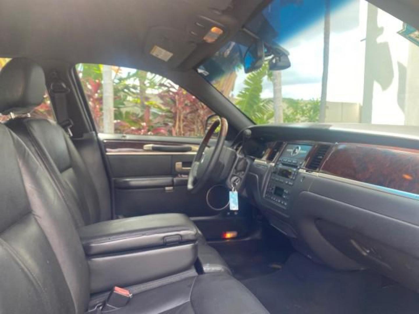 2008 Black /Black Lincoln Town Car Limited LOW MILES 70,308 BLACK (2LNHM82W08X) with an 4.6L SOHC EFI V8 Engine engine, Automatic transmission, located at 4701 North Dixie Hwy, Pompano Beach, FL, 33064, (954) 422-2889, 26.240938, -80.123474 - OUR WEBPAGE FLORIDACARS1.COM HAS OVER 100 PHOTOS AND FREE CARFAX LINK 2008 LINCOLN TOWN CAR SIGNATURE LIMITED VIN: 2LNHM82W08X641102 2 L N H M 8 2 W 0 8 X 6 4 1 1 0 2 SEDAN 4 DR 4.6L V8 F SOHC GASOLINE REAR WHEEL DRIVE Features ABS Brakes Air Conditioning Alloy Wheels AM/FM Stereo Automatic Transmis - Photo#97