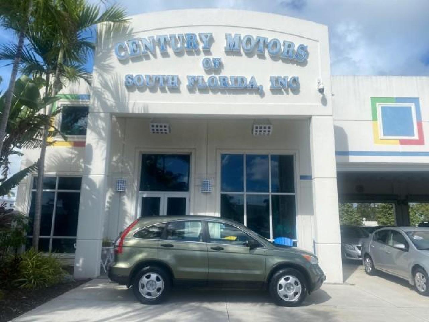 2009 Green Tea Metallic /Ivory Honda CR-V LX 1 OWNER LOW MILES 14,629 (5J6RE38349L) with an 2.4L DOHC MPFI 16-Valve i-VTEC I4 Engine engine, Automatic transmission, located at 4701 North Dixie Hwy, Pompano Beach, FL, 33064, (954) 422-2889, 26.240938, -80.123474 - OUR WEBPAGE FLORIDACARS1.COM HAS OVER 100 PHOTOS AND FREE CARFAX LINK 2009 HONDA CR-V LX VIN: 5J6RE38349L028673 5 J 6 R E 3 8 3 4 9 L 0 2 8 6 7 3 4 DOOR WAGON/SPORT UTILITY 2.4L I4 F DOHC 16V GASOLINE FRONT WHEEL DRIVE Presenting one of the finest Honda CR-V's weve ever listed! This incredible 1-own - Photo#0