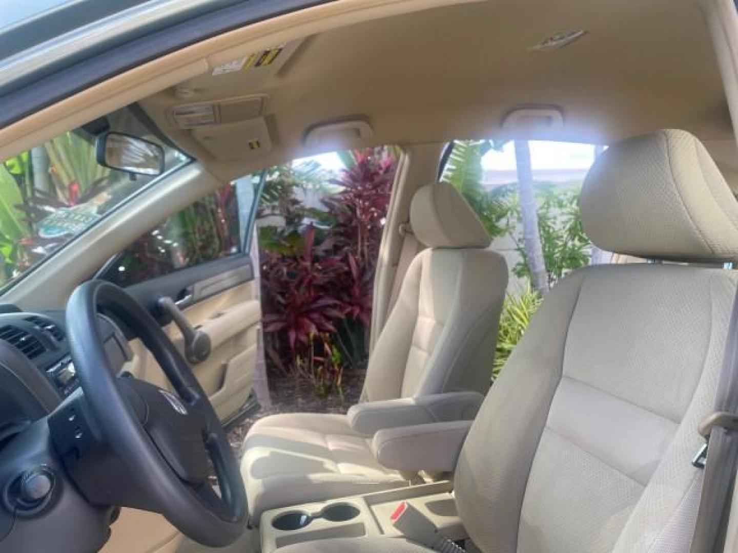 2009 Green Tea Metallic /Ivory Honda CR-V LX 1 OWNER LOW MILES 14,629 (5J6RE38349L) with an 2.4L DOHC MPFI 16-Valve i-VTEC I4 Engine engine, Automatic transmission, located at 4701 North Dixie Hwy, Pompano Beach, FL, 33064, (954) 422-2889, 26.240938, -80.123474 - OUR WEBPAGE FLORIDACARS1.COM HAS OVER 100 PHOTOS AND FREE CARFAX LINK 2009 HONDA CR-V LX VIN: 5J6RE38349L028673 5 J 6 R E 3 8 3 4 9 L 0 2 8 6 7 3 4 DOOR WAGON/SPORT UTILITY 2.4L I4 F DOHC 16V GASOLINE FRONT WHEEL DRIVE Presenting one of the finest Honda CR-V's weve ever listed! This incredible 1-own - Photo#10