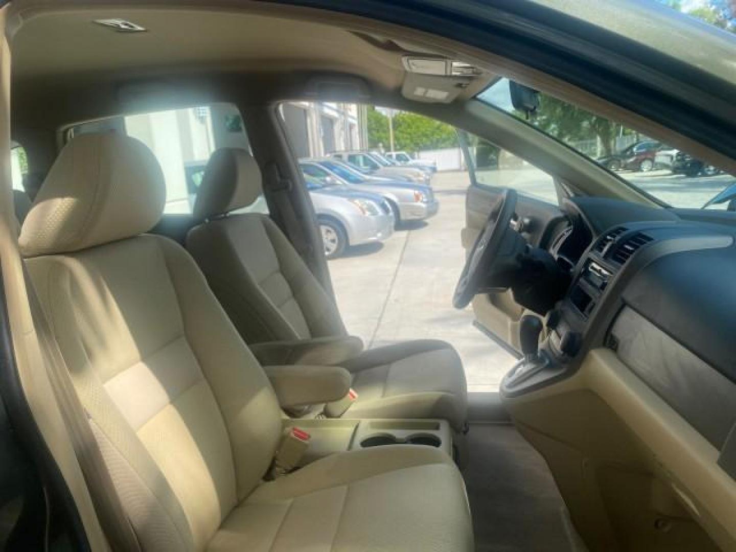 2009 Green Tea Metallic /Ivory Honda CR-V LX 1 OWNER LOW MILES 14,629 (5J6RE38349L) with an 2.4L DOHC MPFI 16-Valve i-VTEC I4 Engine engine, Automatic transmission, located at 4701 North Dixie Hwy, Pompano Beach, FL, 33064, (954) 422-2889, 26.240938, -80.123474 - OUR WEBPAGE FLORIDACARS1.COM HAS OVER 100 PHOTOS AND FREE CARFAX LINK 2009 HONDA CR-V LX VIN: 5J6RE38349L028673 5 J 6 R E 3 8 3 4 9 L 0 2 8 6 7 3 4 DOOR WAGON/SPORT UTILITY 2.4L I4 F DOHC 16V GASOLINE FRONT WHEEL DRIVE Presenting one of the finest Honda CR-V's weve ever listed! This incredible 1-own - Photo#12