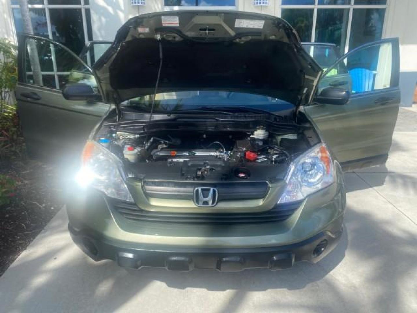 2009 Green Tea Metallic /Ivory Honda CR-V LX 1 OWNER LOW MILES 14,629 (5J6RE38349L) with an 2.4L DOHC MPFI 16-Valve i-VTEC I4 Engine engine, Automatic transmission, located at 4701 North Dixie Hwy, Pompano Beach, FL, 33064, (954) 422-2889, 26.240938, -80.123474 - OUR WEBPAGE FLORIDACARS1.COM HAS OVER 100 PHOTOS AND FREE CARFAX LINK 2009 HONDA CR-V LX VIN: 5J6RE38349L028673 5 J 6 R E 3 8 3 4 9 L 0 2 8 6 7 3 4 DOOR WAGON/SPORT UTILITY 2.4L I4 F DOHC 16V GASOLINE FRONT WHEEL DRIVE Presenting one of the finest Honda CR-V's weve ever listed! This incredible 1-own - Photo#17