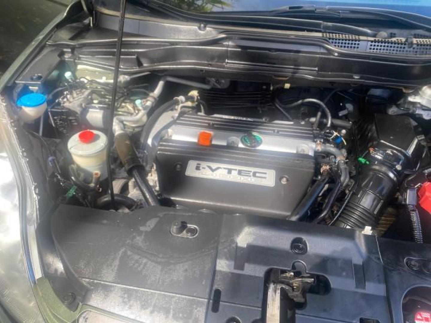 2009 Green Tea Metallic /Ivory Honda CR-V LX 1 OWNER LOW MILES 14,629 (5J6RE38349L) with an 2.4L DOHC MPFI 16-Valve i-VTEC I4 Engine engine, Automatic transmission, located at 4701 North Dixie Hwy, Pompano Beach, FL, 33064, (954) 422-2889, 26.240938, -80.123474 - OUR WEBPAGE FLORIDACARS1.COM HAS OVER 100 PHOTOS AND FREE CARFAX LINK 2009 HONDA CR-V LX VIN: 5J6RE38349L028673 5 J 6 R E 3 8 3 4 9 L 0 2 8 6 7 3 4 DOOR WAGON/SPORT UTILITY 2.4L I4 F DOHC 16V GASOLINE FRONT WHEEL DRIVE Presenting one of the finest Honda CR-V's weve ever listed! This incredible 1-own - Photo#25