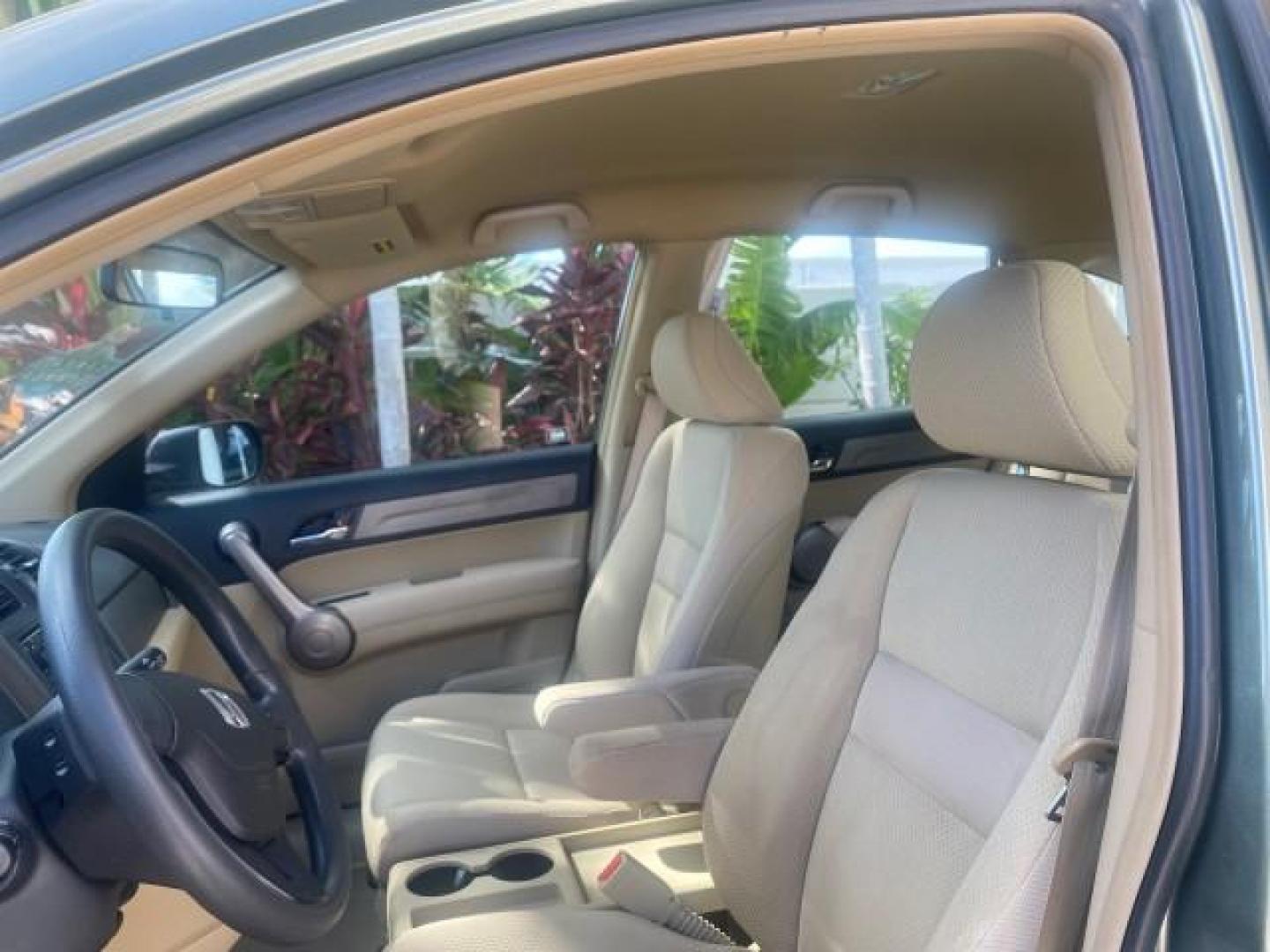 2009 Green Tea Metallic /Ivory Honda CR-V LX 1 OWNER LOW MILES 14,629 (5J6RE38349L) with an 2.4L DOHC MPFI 16-Valve i-VTEC I4 Engine engine, Automatic transmission, located at 4701 North Dixie Hwy, Pompano Beach, FL, 33064, (954) 422-2889, 26.240938, -80.123474 - OUR WEBPAGE FLORIDACARS1.COM HAS OVER 100 PHOTOS AND FREE CARFAX LINK 2009 HONDA CR-V LX VIN: 5J6RE38349L028673 5 J 6 R E 3 8 3 4 9 L 0 2 8 6 7 3 4 DOOR WAGON/SPORT UTILITY 2.4L I4 F DOHC 16V GASOLINE FRONT WHEEL DRIVE Presenting one of the finest Honda CR-V's weve ever listed! This incredible 1-own - Photo#32