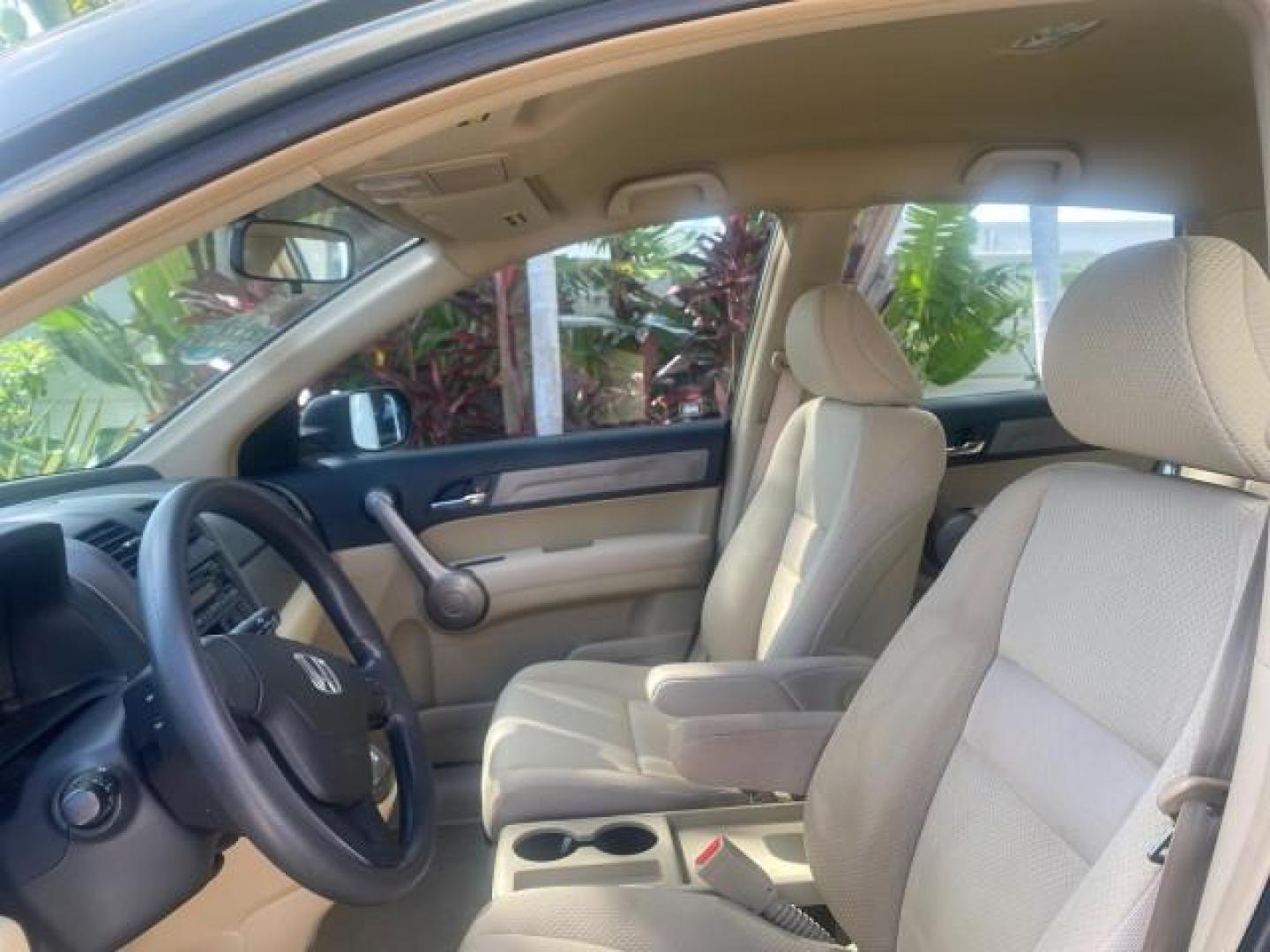 2009 Green Tea Metallic /Ivory Honda CR-V LX 1 OWNER LOW MILES 14,629 (5J6RE38349L) with an 2.4L DOHC MPFI 16-Valve i-VTEC I4 Engine engine, Automatic transmission, located at 4701 North Dixie Hwy, Pompano Beach, FL, 33064, (954) 422-2889, 26.240938, -80.123474 - OUR WEBPAGE FLORIDACARS1.COM HAS OVER 100 PHOTOS AND FREE CARFAX LINK 2009 HONDA CR-V LX VIN: 5J6RE38349L028673 5 J 6 R E 3 8 3 4 9 L 0 2 8 6 7 3 4 DOOR WAGON/SPORT UTILITY 2.4L I4 F DOHC 16V GASOLINE FRONT WHEEL DRIVE Presenting one of the finest Honda CR-V's weve ever listed! This incredible 1-own - Photo#33