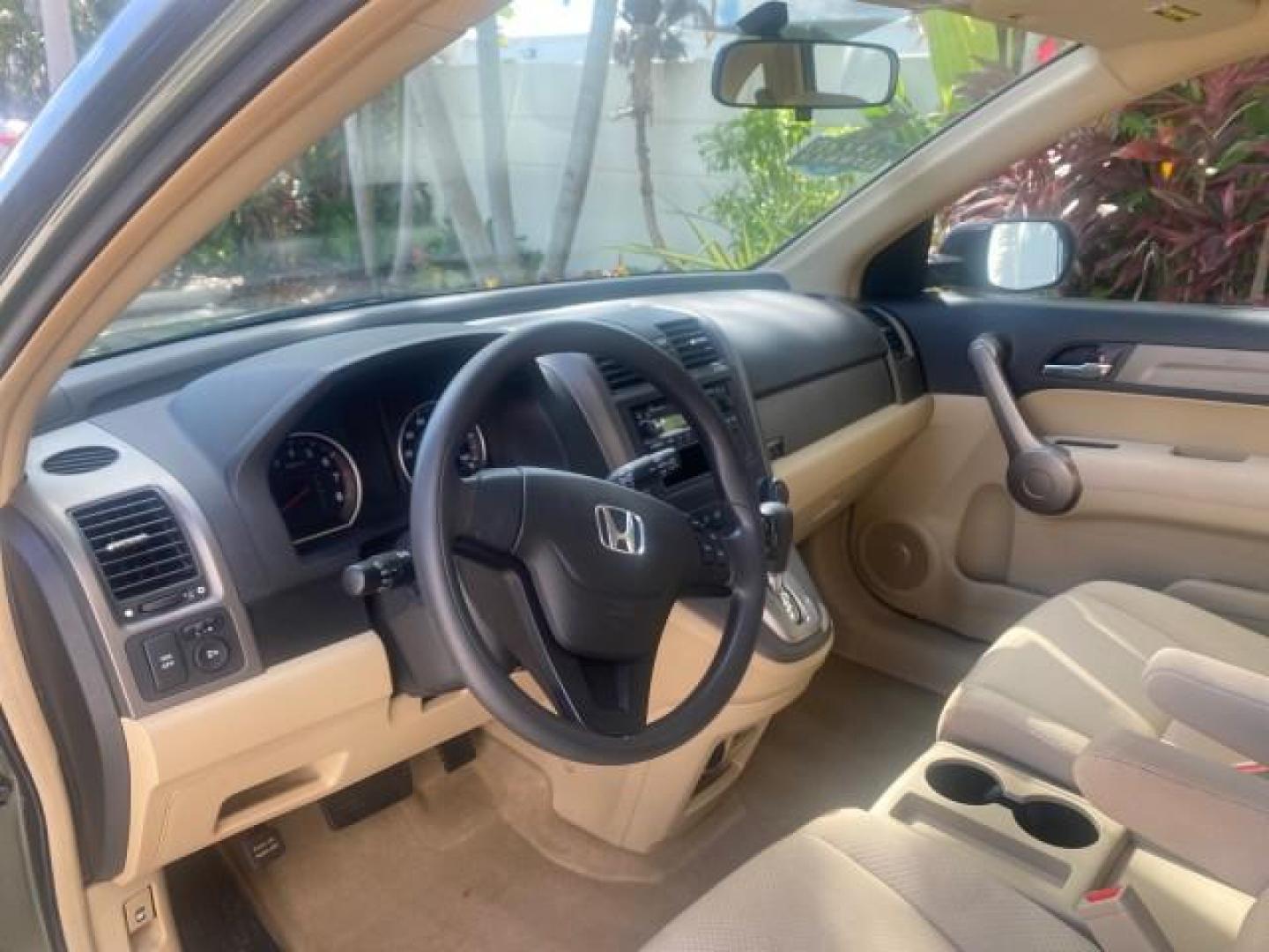 2009 Green Tea Metallic /Ivory Honda CR-V LX 1 OWNER LOW MILES 14,629 (5J6RE38349L) with an 2.4L DOHC MPFI 16-Valve i-VTEC I4 Engine engine, Automatic transmission, located at 4701 North Dixie Hwy, Pompano Beach, FL, 33064, (954) 422-2889, 26.240938, -80.123474 - OUR WEBPAGE FLORIDACARS1.COM HAS OVER 100 PHOTOS AND FREE CARFAX LINK 2009 HONDA CR-V LX VIN: 5J6RE38349L028673 5 J 6 R E 3 8 3 4 9 L 0 2 8 6 7 3 4 DOOR WAGON/SPORT UTILITY 2.4L I4 F DOHC 16V GASOLINE FRONT WHEEL DRIVE Presenting one of the finest Honda CR-V's weve ever listed! This incredible 1-own - Photo#36