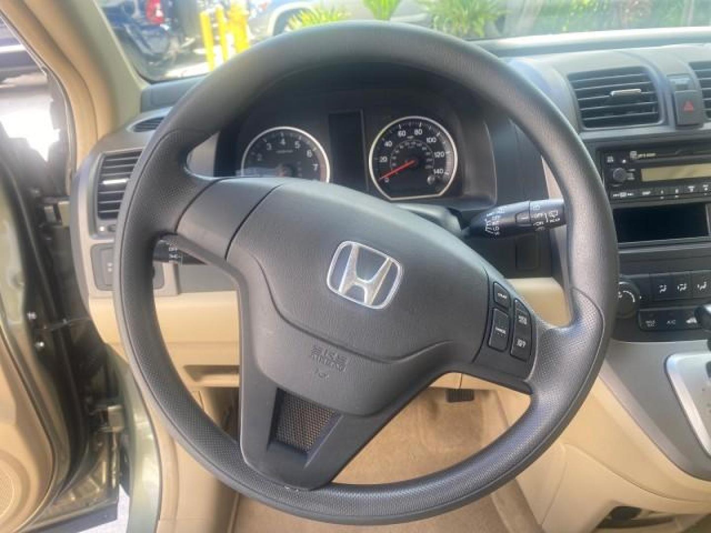2009 Green Tea Metallic /Ivory Honda CR-V LX 1 OWNER LOW MILES 14,629 (5J6RE38349L) with an 2.4L DOHC MPFI 16-Valve i-VTEC I4 Engine engine, Automatic transmission, located at 4701 North Dixie Hwy, Pompano Beach, FL, 33064, (954) 422-2889, 26.240938, -80.123474 - OUR WEBPAGE FLORIDACARS1.COM HAS OVER 100 PHOTOS AND FREE CARFAX LINK 2009 HONDA CR-V LX VIN: 5J6RE38349L028673 5 J 6 R E 3 8 3 4 9 L 0 2 8 6 7 3 4 DOOR WAGON/SPORT UTILITY 2.4L I4 F DOHC 16V GASOLINE FRONT WHEEL DRIVE Presenting one of the finest Honda CR-V's weve ever listed! This incredible 1-own - Photo#37