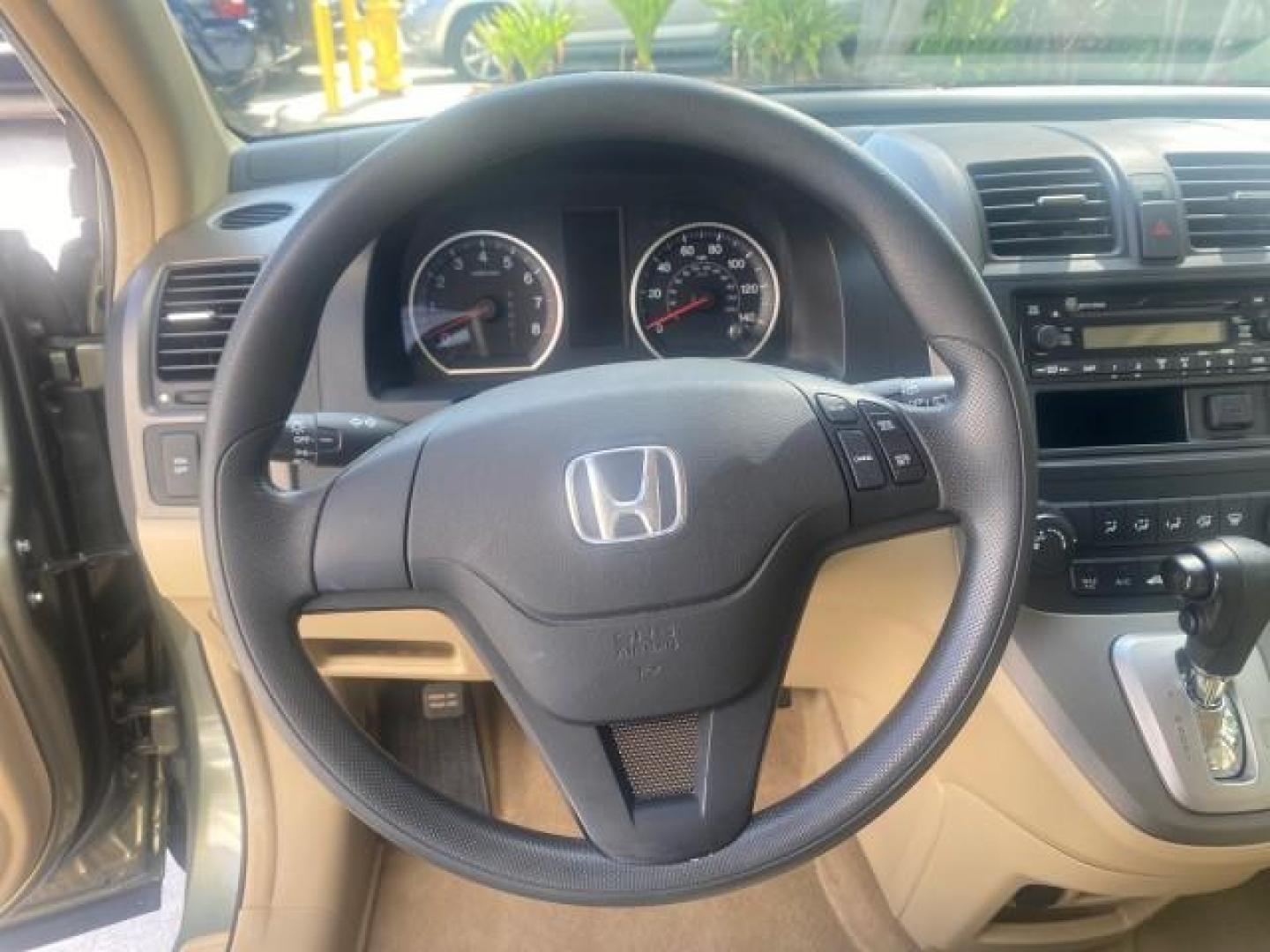 2009 Green Tea Metallic /Ivory Honda CR-V LX 1 OWNER LOW MILES 14,629 (5J6RE38349L) with an 2.4L DOHC MPFI 16-Valve i-VTEC I4 Engine engine, Automatic transmission, located at 4701 North Dixie Hwy, Pompano Beach, FL, 33064, (954) 422-2889, 26.240938, -80.123474 - OUR WEBPAGE FLORIDACARS1.COM HAS OVER 100 PHOTOS AND FREE CARFAX LINK 2009 HONDA CR-V LX VIN: 5J6RE38349L028673 5 J 6 R E 3 8 3 4 9 L 0 2 8 6 7 3 4 DOOR WAGON/SPORT UTILITY 2.4L I4 F DOHC 16V GASOLINE FRONT WHEEL DRIVE Presenting one of the finest Honda CR-V's weve ever listed! This incredible 1-own - Photo#43