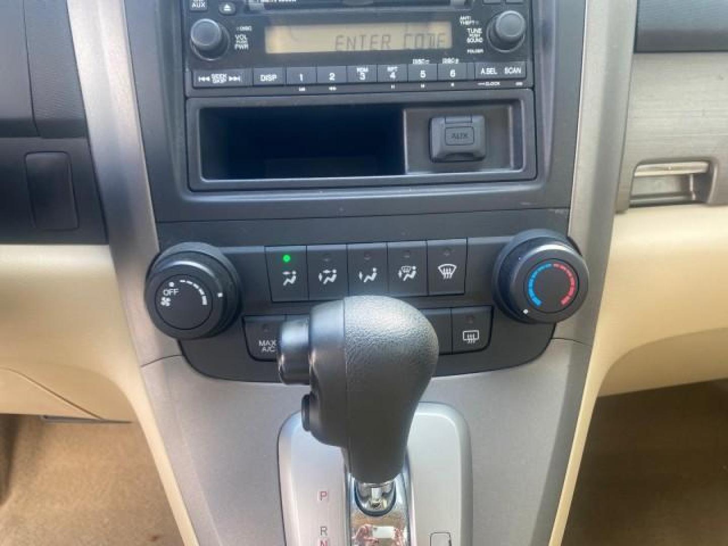 2009 Green Tea Metallic /Ivory Honda CR-V LX 1 OWNER LOW MILES 14,629 (5J6RE38349L) with an 2.4L DOHC MPFI 16-Valve i-VTEC I4 Engine engine, Automatic transmission, located at 4701 North Dixie Hwy, Pompano Beach, FL, 33064, (954) 422-2889, 26.240938, -80.123474 - OUR WEBPAGE FLORIDACARS1.COM HAS OVER 100 PHOTOS AND FREE CARFAX LINK 2009 HONDA CR-V LX VIN: 5J6RE38349L028673 5 J 6 R E 3 8 3 4 9 L 0 2 8 6 7 3 4 DOOR WAGON/SPORT UTILITY 2.4L I4 F DOHC 16V GASOLINE FRONT WHEEL DRIVE Presenting one of the finest Honda CR-V's weve ever listed! This incredible 1-own - Photo#46