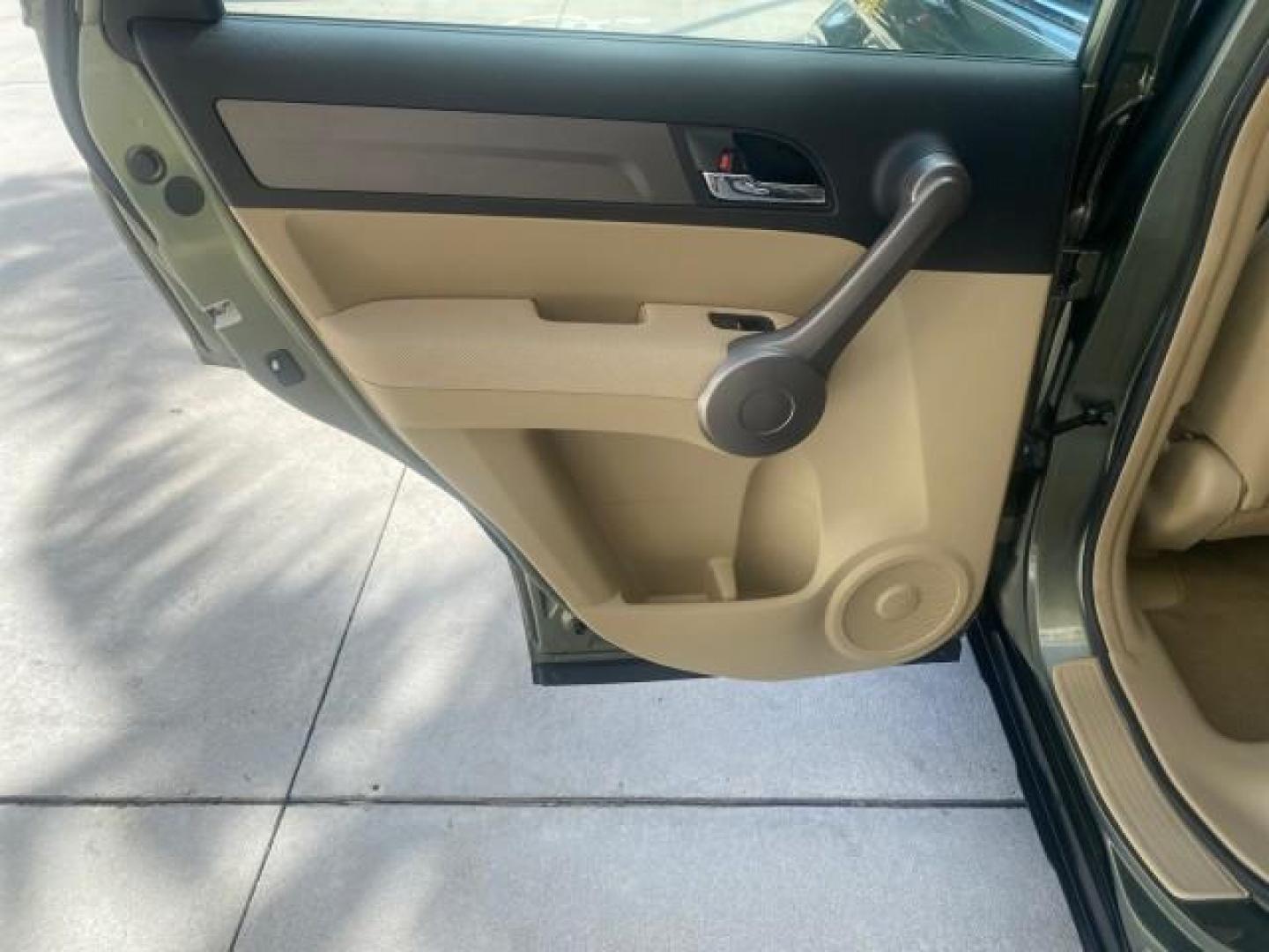 2009 Green Tea Metallic /Ivory Honda CR-V LX 1 OWNER LOW MILES 14,629 (5J6RE38349L) with an 2.4L DOHC MPFI 16-Valve i-VTEC I4 Engine engine, Automatic transmission, located at 4701 North Dixie Hwy, Pompano Beach, FL, 33064, (954) 422-2889, 26.240938, -80.123474 - OUR WEBPAGE FLORIDACARS1.COM HAS OVER 100 PHOTOS AND FREE CARFAX LINK 2009 HONDA CR-V LX VIN: 5J6RE38349L028673 5 J 6 R E 3 8 3 4 9 L 0 2 8 6 7 3 4 DOOR WAGON/SPORT UTILITY 2.4L I4 F DOHC 16V GASOLINE FRONT WHEEL DRIVE Presenting one of the finest Honda CR-V's weve ever listed! This incredible 1-own - Photo#60