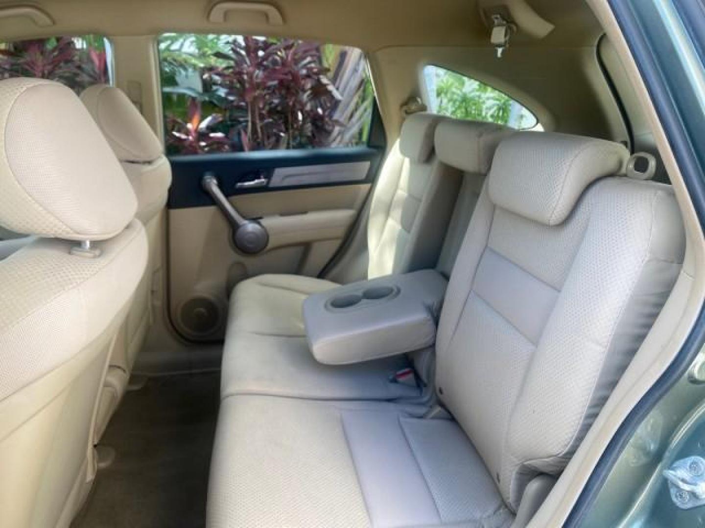 2009 Green Tea Metallic /Ivory Honda CR-V LX 1 OWNER LOW MILES 14,629 (5J6RE38349L) with an 2.4L DOHC MPFI 16-Valve i-VTEC I4 Engine engine, Automatic transmission, located at 4701 North Dixie Hwy, Pompano Beach, FL, 33064, (954) 422-2889, 26.240938, -80.123474 - OUR WEBPAGE FLORIDACARS1.COM HAS OVER 100 PHOTOS AND FREE CARFAX LINK 2009 HONDA CR-V LX VIN: 5J6RE38349L028673 5 J 6 R E 3 8 3 4 9 L 0 2 8 6 7 3 4 DOOR WAGON/SPORT UTILITY 2.4L I4 F DOHC 16V GASOLINE FRONT WHEEL DRIVE Presenting one of the finest Honda CR-V's weve ever listed! This incredible 1-own - Photo#61