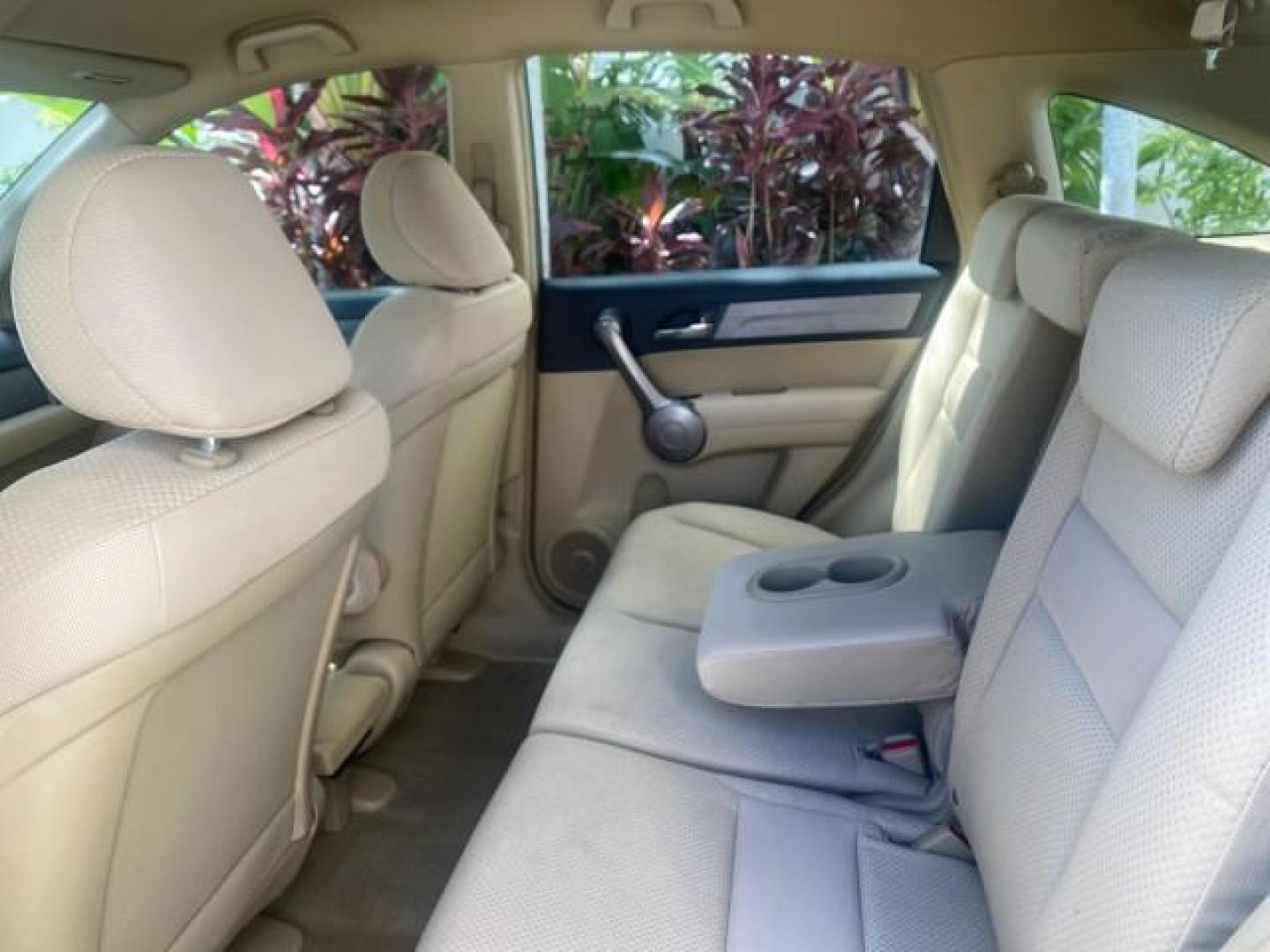 2009 Green Tea Metallic /Ivory Honda CR-V LX 1 OWNER LOW MILES 14,629 (5J6RE38349L) with an 2.4L DOHC MPFI 16-Valve i-VTEC I4 Engine engine, Automatic transmission, located at 4701 North Dixie Hwy, Pompano Beach, FL, 33064, (954) 422-2889, 26.240938, -80.123474 - OUR WEBPAGE FLORIDACARS1.COM HAS OVER 100 PHOTOS AND FREE CARFAX LINK 2009 HONDA CR-V LX VIN: 5J6RE38349L028673 5 J 6 R E 3 8 3 4 9 L 0 2 8 6 7 3 4 DOOR WAGON/SPORT UTILITY 2.4L I4 F DOHC 16V GASOLINE FRONT WHEEL DRIVE Presenting one of the finest Honda CR-V's weve ever listed! This incredible 1-own - Photo#63