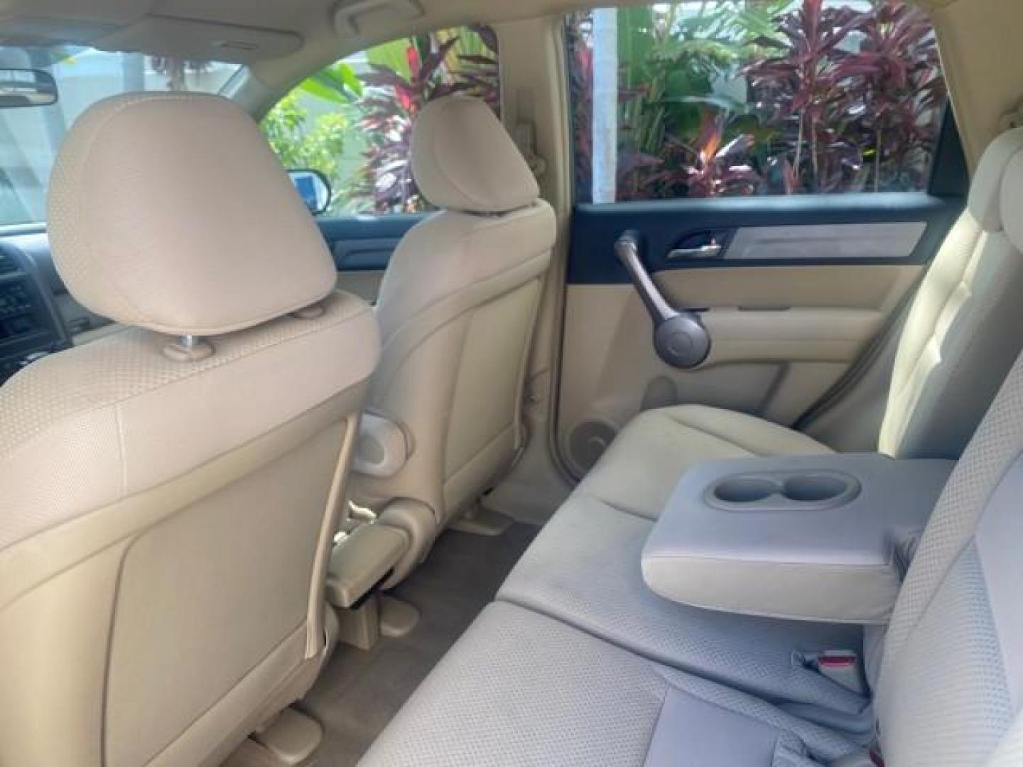 2009 Green Tea Metallic /Ivory Honda CR-V LX 1 OWNER LOW MILES 14,629 (5J6RE38349L) with an 2.4L DOHC MPFI 16-Valve i-VTEC I4 Engine engine, Automatic transmission, located at 4701 North Dixie Hwy, Pompano Beach, FL, 33064, (954) 422-2889, 26.240938, -80.123474 - OUR WEBPAGE FLORIDACARS1.COM HAS OVER 100 PHOTOS AND FREE CARFAX LINK 2009 HONDA CR-V LX VIN: 5J6RE38349L028673 5 J 6 R E 3 8 3 4 9 L 0 2 8 6 7 3 4 DOOR WAGON/SPORT UTILITY 2.4L I4 F DOHC 16V GASOLINE FRONT WHEEL DRIVE Presenting one of the finest Honda CR-V's weve ever listed! This incredible 1-own - Photo#64