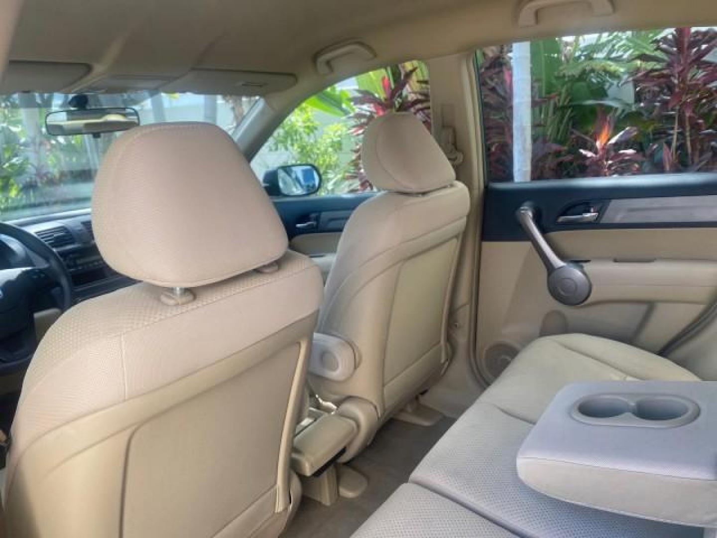 2009 Green Tea Metallic /Ivory Honda CR-V LX 1 OWNER LOW MILES 14,629 (5J6RE38349L) with an 2.4L DOHC MPFI 16-Valve i-VTEC I4 Engine engine, Automatic transmission, located at 4701 North Dixie Hwy, Pompano Beach, FL, 33064, (954) 422-2889, 26.240938, -80.123474 - OUR WEBPAGE FLORIDACARS1.COM HAS OVER 100 PHOTOS AND FREE CARFAX LINK 2009 HONDA CR-V LX VIN: 5J6RE38349L028673 5 J 6 R E 3 8 3 4 9 L 0 2 8 6 7 3 4 DOOR WAGON/SPORT UTILITY 2.4L I4 F DOHC 16V GASOLINE FRONT WHEEL DRIVE Presenting one of the finest Honda CR-V's weve ever listed! This incredible 1-own - Photo#65