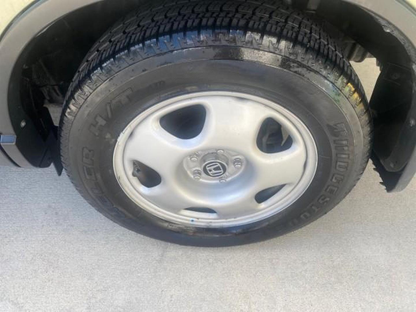 2009 Green Tea Metallic /Ivory Honda CR-V LX 1 OWNER LOW MILES 14,629 (5J6RE38349L) with an 2.4L DOHC MPFI 16-Valve i-VTEC I4 Engine engine, Automatic transmission, located at 4701 North Dixie Hwy, Pompano Beach, FL, 33064, (954) 422-2889, 26.240938, -80.123474 - OUR WEBPAGE FLORIDACARS1.COM HAS OVER 100 PHOTOS AND FREE CARFAX LINK 2009 HONDA CR-V LX VIN: 5J6RE38349L028673 5 J 6 R E 3 8 3 4 9 L 0 2 8 6 7 3 4 DOOR WAGON/SPORT UTILITY 2.4L I4 F DOHC 16V GASOLINE FRONT WHEEL DRIVE Presenting one of the finest Honda CR-V's weve ever listed! This incredible 1-own - Photo#69
