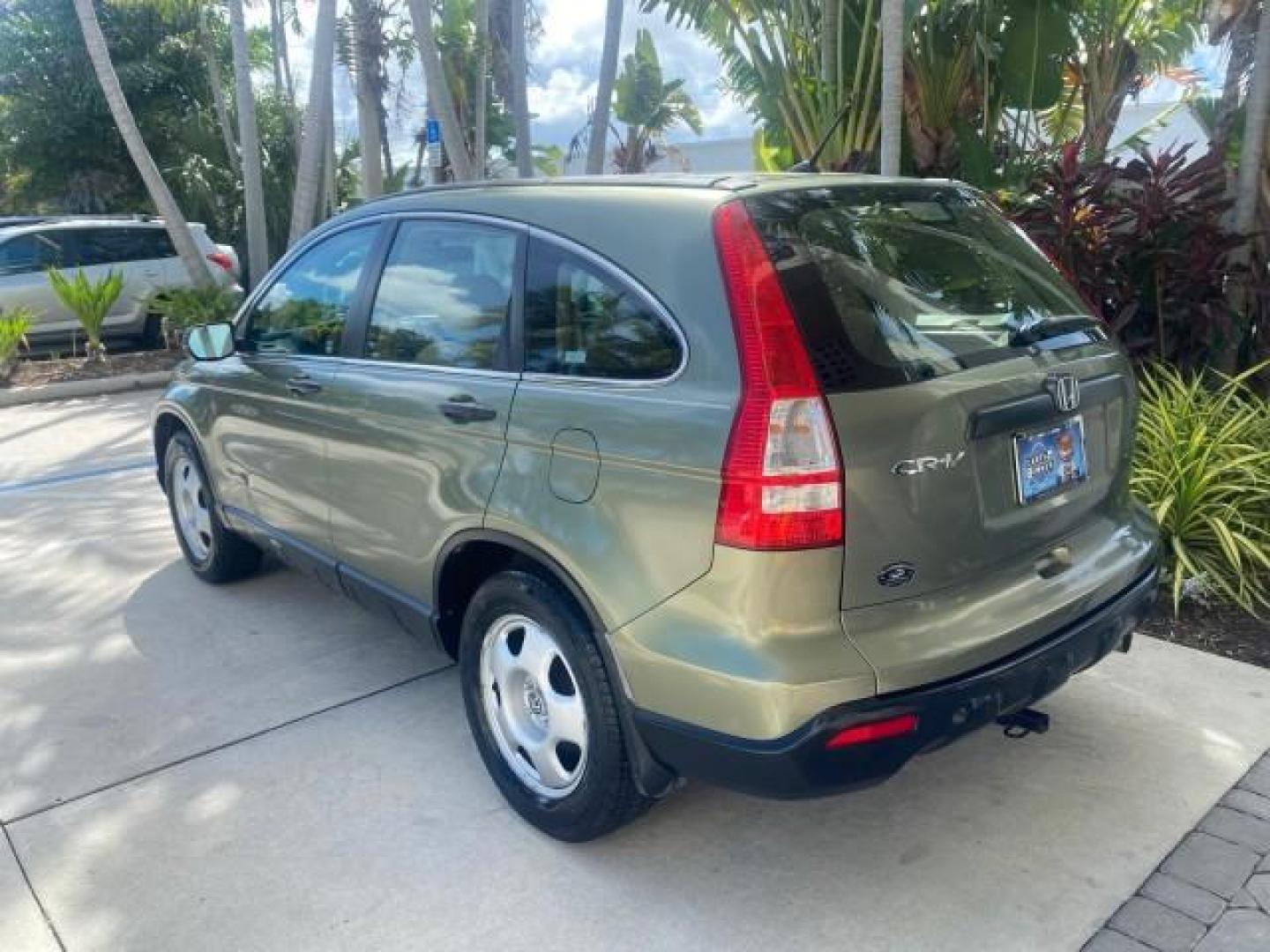 2009 Green Tea Metallic /Ivory Honda CR-V LX 1 OWNER LOW MILES 14,629 (5J6RE38349L) with an 2.4L DOHC MPFI 16-Valve i-VTEC I4 Engine engine, Automatic transmission, located at 4701 North Dixie Hwy, Pompano Beach, FL, 33064, (954) 422-2889, 26.240938, -80.123474 - OUR WEBPAGE FLORIDACARS1.COM HAS OVER 100 PHOTOS AND FREE CARFAX LINK 2009 HONDA CR-V LX VIN: 5J6RE38349L028673 5 J 6 R E 3 8 3 4 9 L 0 2 8 6 7 3 4 DOOR WAGON/SPORT UTILITY 2.4L I4 F DOHC 16V GASOLINE FRONT WHEEL DRIVE Presenting one of the finest Honda CR-V's weve ever listed! This incredible 1-own - Photo#73