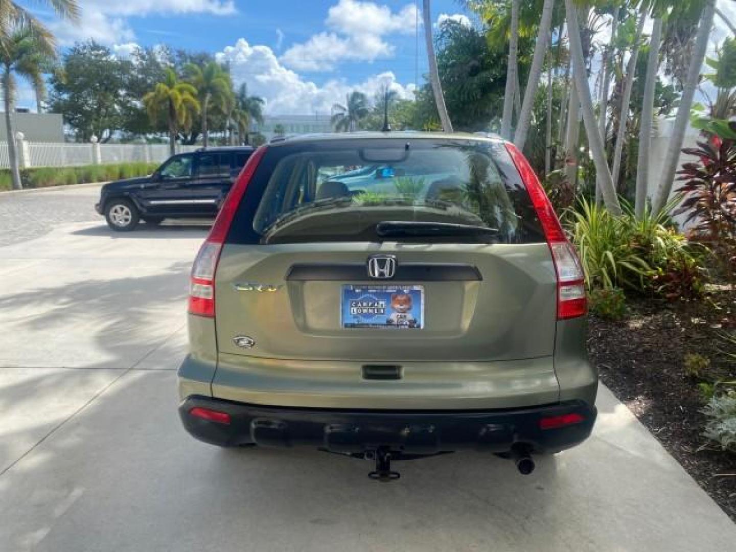 2009 Green Tea Metallic /Ivory Honda CR-V LX 1 OWNER LOW MILES 14,629 (5J6RE38349L) with an 2.4L DOHC MPFI 16-Valve i-VTEC I4 Engine engine, Automatic transmission, located at 4701 North Dixie Hwy, Pompano Beach, FL, 33064, (954) 422-2889, 26.240938, -80.123474 - OUR WEBPAGE FLORIDACARS1.COM HAS OVER 100 PHOTOS AND FREE CARFAX LINK 2009 HONDA CR-V LX VIN: 5J6RE38349L028673 5 J 6 R E 3 8 3 4 9 L 0 2 8 6 7 3 4 DOOR WAGON/SPORT UTILITY 2.4L I4 F DOHC 16V GASOLINE FRONT WHEEL DRIVE Presenting one of the finest Honda CR-V's weve ever listed! This incredible 1-own - Photo#74