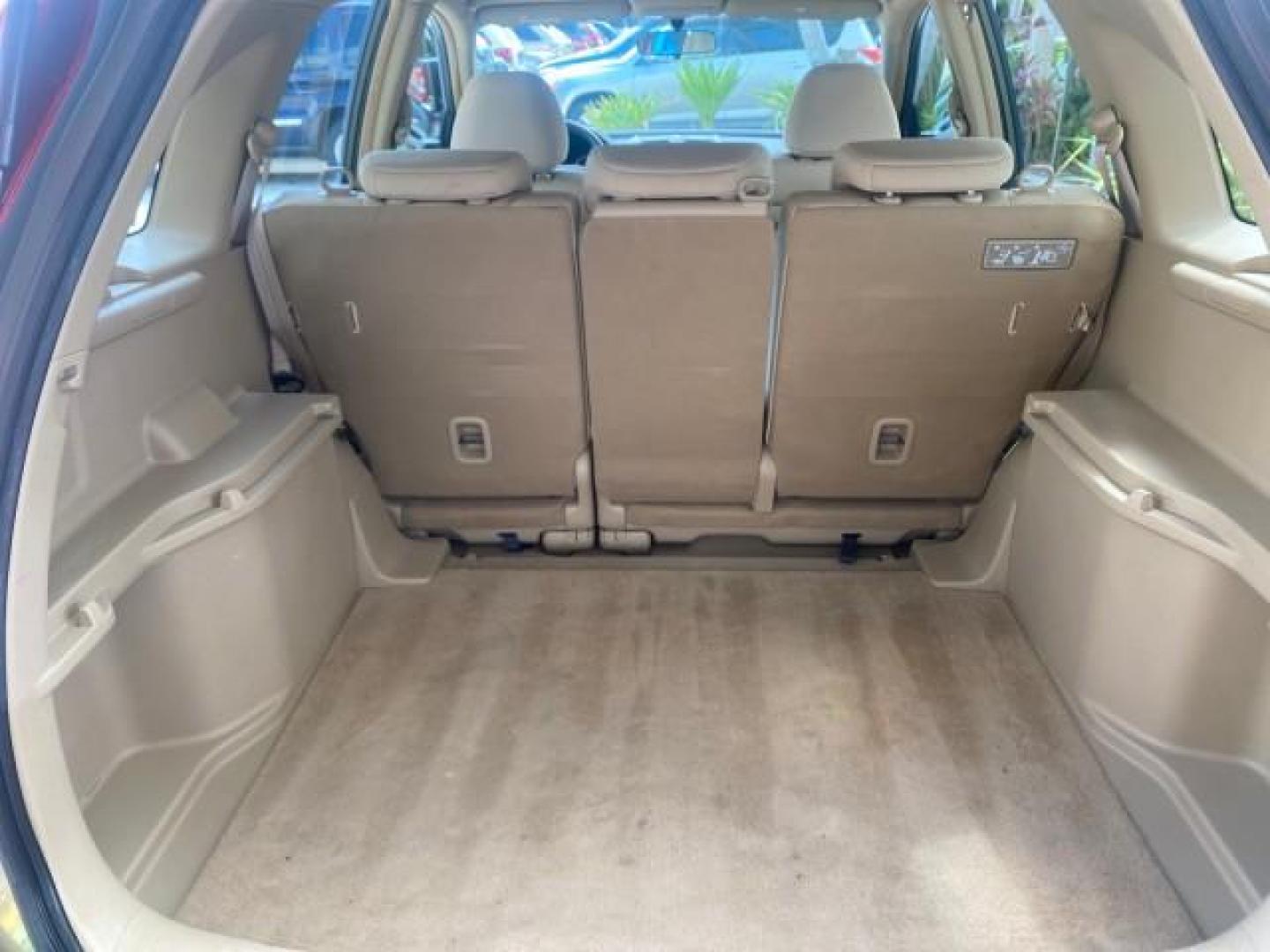 2009 Green Tea Metallic /Ivory Honda CR-V LX 1 OWNER LOW MILES 14,629 (5J6RE38349L) with an 2.4L DOHC MPFI 16-Valve i-VTEC I4 Engine engine, Automatic transmission, located at 4701 North Dixie Hwy, Pompano Beach, FL, 33064, (954) 422-2889, 26.240938, -80.123474 - OUR WEBPAGE FLORIDACARS1.COM HAS OVER 100 PHOTOS AND FREE CARFAX LINK 2009 HONDA CR-V LX VIN: 5J6RE38349L028673 5 J 6 R E 3 8 3 4 9 L 0 2 8 6 7 3 4 DOOR WAGON/SPORT UTILITY 2.4L I4 F DOHC 16V GASOLINE FRONT WHEEL DRIVE Presenting one of the finest Honda CR-V's weve ever listed! This incredible 1-own - Photo#78