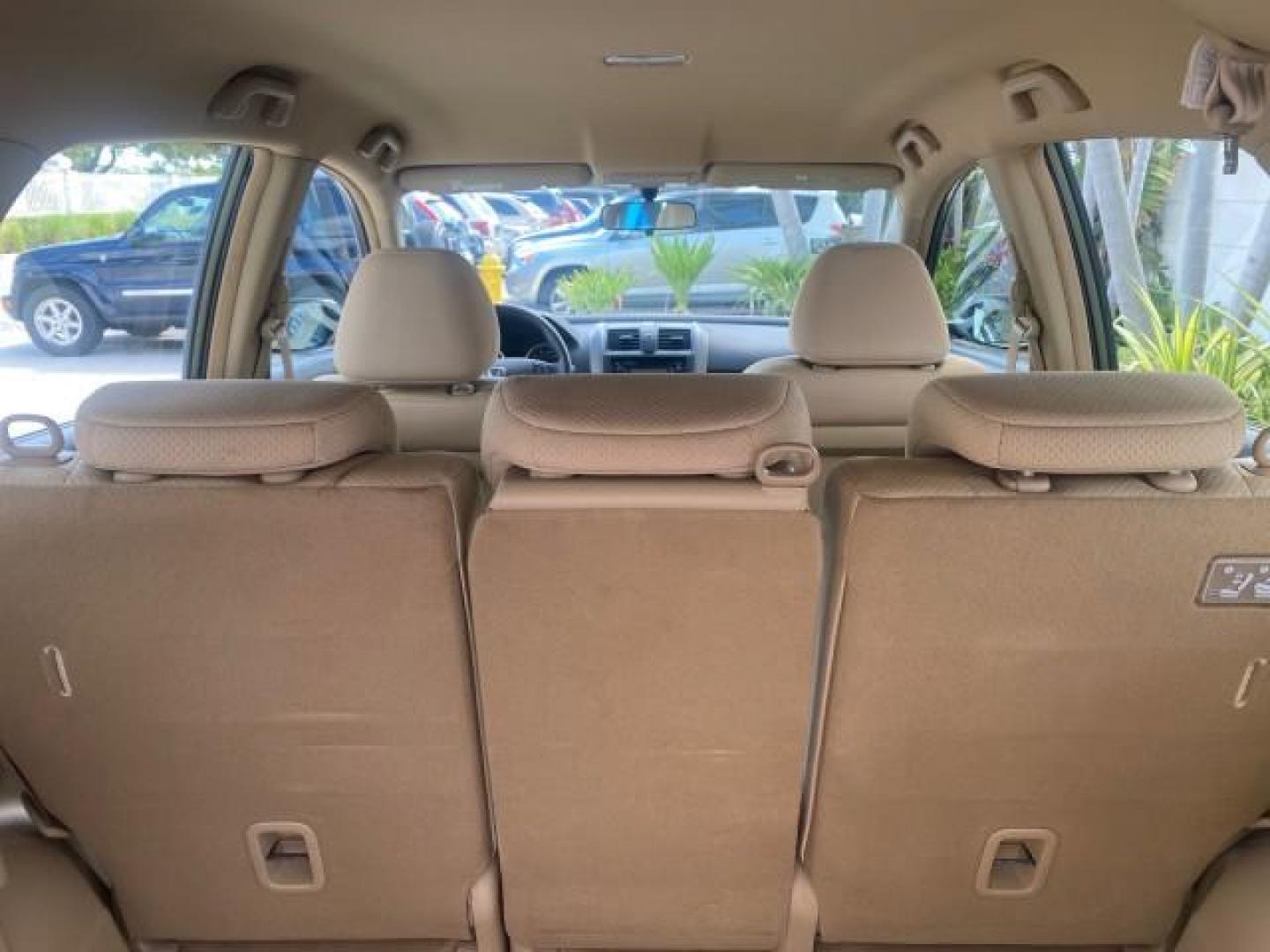 2009 Green Tea Metallic /Ivory Honda CR-V LX 1 OWNER LOW MILES 14,629 (5J6RE38349L) with an 2.4L DOHC MPFI 16-Valve i-VTEC I4 Engine engine, Automatic transmission, located at 4701 North Dixie Hwy, Pompano Beach, FL, 33064, (954) 422-2889, 26.240938, -80.123474 - OUR WEBPAGE FLORIDACARS1.COM HAS OVER 100 PHOTOS AND FREE CARFAX LINK 2009 HONDA CR-V LX VIN: 5J6RE38349L028673 5 J 6 R E 3 8 3 4 9 L 0 2 8 6 7 3 4 DOOR WAGON/SPORT UTILITY 2.4L I4 F DOHC 16V GASOLINE FRONT WHEEL DRIVE Presenting one of the finest Honda CR-V's weve ever listed! This incredible 1-own - Photo#79