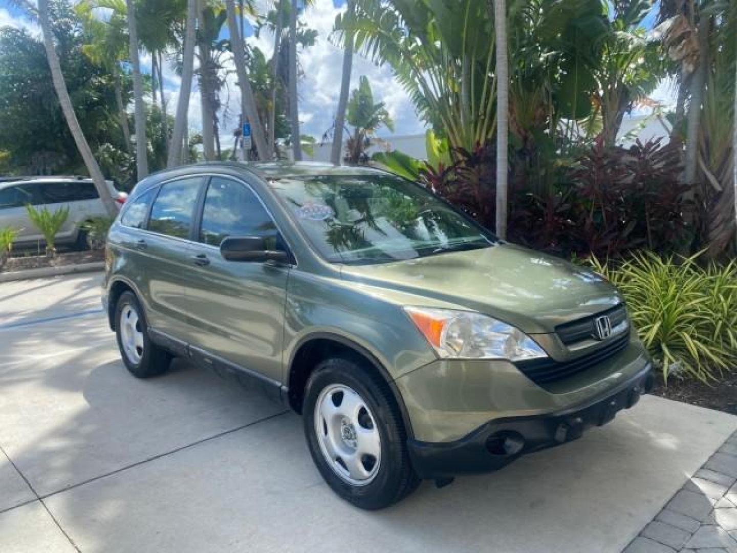 2009 Green Tea Metallic /Ivory Honda CR-V LX 1 OWNER LOW MILES 14,629 (5J6RE38349L) with an 2.4L DOHC MPFI 16-Valve i-VTEC I4 Engine engine, Automatic transmission, located at 4701 North Dixie Hwy, Pompano Beach, FL, 33064, (954) 422-2889, 26.240938, -80.123474 - OUR WEBPAGE FLORIDACARS1.COM HAS OVER 100 PHOTOS AND FREE CARFAX LINK 2009 HONDA CR-V LX VIN: 5J6RE38349L028673 5 J 6 R E 3 8 3 4 9 L 0 2 8 6 7 3 4 DOOR WAGON/SPORT UTILITY 2.4L I4 F DOHC 16V GASOLINE FRONT WHEEL DRIVE Presenting one of the finest Honda CR-V's weve ever listed! This incredible 1-own - Photo#81