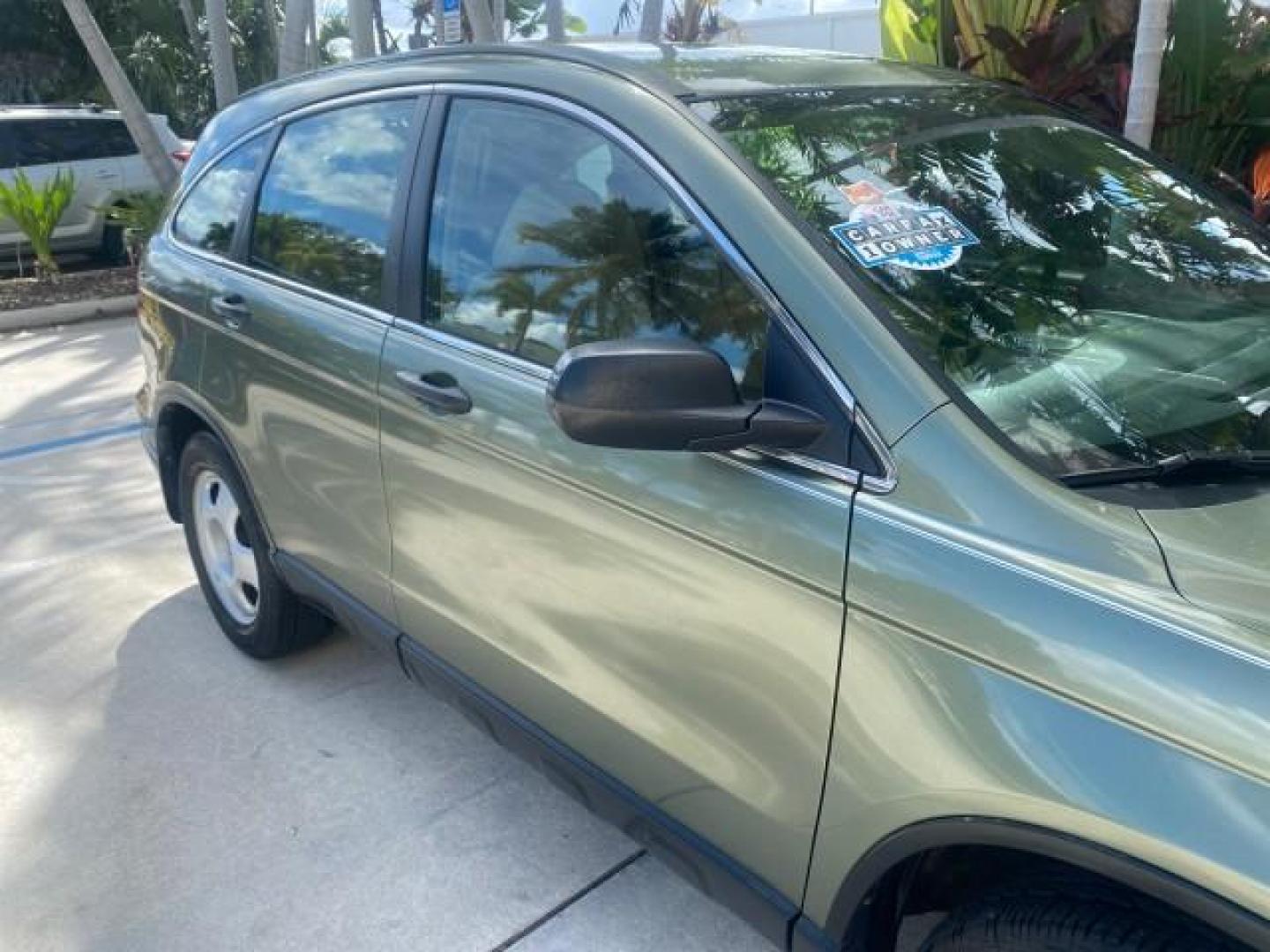 2009 Green Tea Metallic /Ivory Honda CR-V LX 1 OWNER LOW MILES 14,629 (5J6RE38349L) with an 2.4L DOHC MPFI 16-Valve i-VTEC I4 Engine engine, Automatic transmission, located at 4701 North Dixie Hwy, Pompano Beach, FL, 33064, (954) 422-2889, 26.240938, -80.123474 - OUR WEBPAGE FLORIDACARS1.COM HAS OVER 100 PHOTOS AND FREE CARFAX LINK 2009 HONDA CR-V LX VIN: 5J6RE38349L028673 5 J 6 R E 3 8 3 4 9 L 0 2 8 6 7 3 4 DOOR WAGON/SPORT UTILITY 2.4L I4 F DOHC 16V GASOLINE FRONT WHEEL DRIVE Presenting one of the finest Honda CR-V's weve ever listed! This incredible 1-own - Photo#84