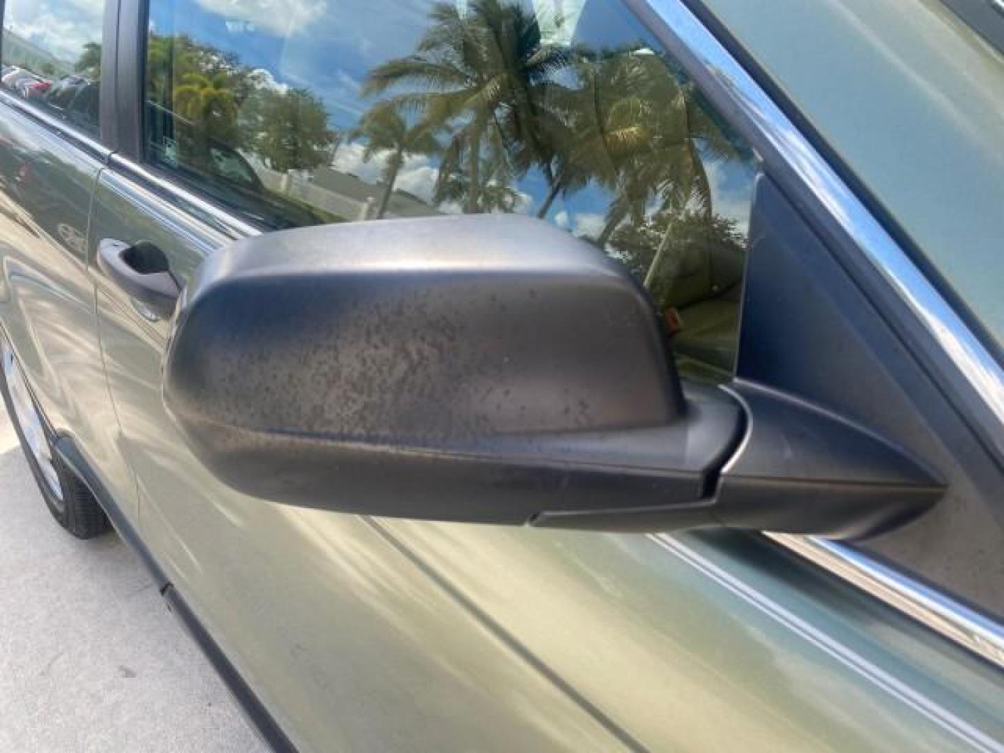 2009 Green Tea Metallic /Ivory Honda CR-V LX 1 OWNER LOW MILES 14,629 (5J6RE38349L) with an 2.4L DOHC MPFI 16-Valve i-VTEC I4 Engine engine, Automatic transmission, located at 4701 North Dixie Hwy, Pompano Beach, FL, 33064, (954) 422-2889, 26.240938, -80.123474 - OUR WEBPAGE FLORIDACARS1.COM HAS OVER 100 PHOTOS AND FREE CARFAX LINK 2009 HONDA CR-V LX VIN: 5J6RE38349L028673 5 J 6 R E 3 8 3 4 9 L 0 2 8 6 7 3 4 DOOR WAGON/SPORT UTILITY 2.4L I4 F DOHC 16V GASOLINE FRONT WHEEL DRIVE Presenting one of the finest Honda CR-V's weve ever listed! This incredible 1-own - Photo#87