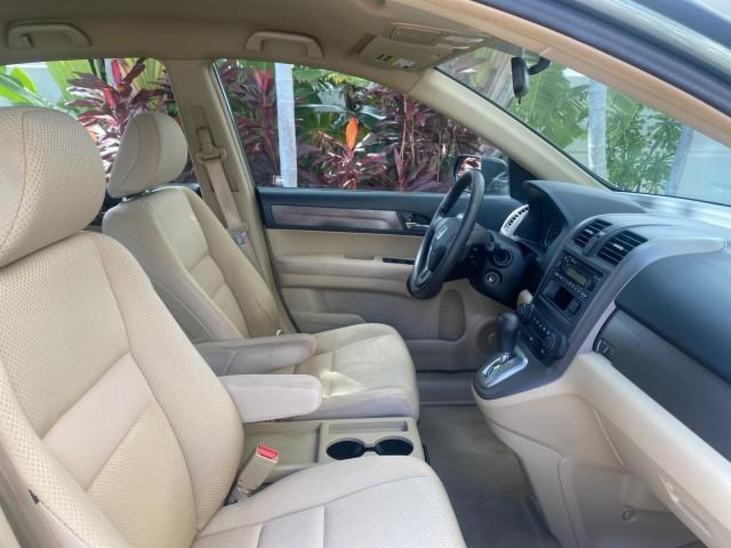 2009 Green Tea Metallic /Ivory Honda CR-V LX 1 OWNER LOW MILES 14,629 (5J6RE38349L) with an 2.4L DOHC MPFI 16-Valve i-VTEC I4 Engine engine, Automatic transmission, located at 4701 North Dixie Hwy, Pompano Beach, FL, 33064, (954) 422-2889, 26.240938, -80.123474 - OUR WEBPAGE FLORIDACARS1.COM HAS OVER 100 PHOTOS AND FREE CARFAX LINK 2009 HONDA CR-V LX VIN: 5J6RE38349L028673 5 J 6 R E 3 8 3 4 9 L 0 2 8 6 7 3 4 DOOR WAGON/SPORT UTILITY 2.4L I4 F DOHC 16V GASOLINE FRONT WHEEL DRIVE Presenting one of the finest Honda CR-V's weve ever listed! This incredible 1-own - Photo#90