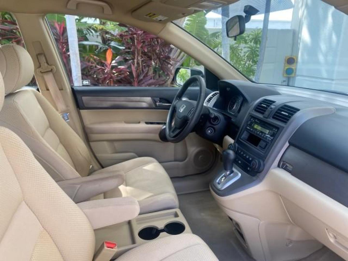 2009 Green Tea Metallic /Ivory Honda CR-V LX 1 OWNER LOW MILES 14,629 (5J6RE38349L) with an 2.4L DOHC MPFI 16-Valve i-VTEC I4 Engine engine, Automatic transmission, located at 4701 North Dixie Hwy, Pompano Beach, FL, 33064, (954) 422-2889, 26.240938, -80.123474 - OUR WEBPAGE FLORIDACARS1.COM HAS OVER 100 PHOTOS AND FREE CARFAX LINK 2009 HONDA CR-V LX VIN: 5J6RE38349L028673 5 J 6 R E 3 8 3 4 9 L 0 2 8 6 7 3 4 DOOR WAGON/SPORT UTILITY 2.4L I4 F DOHC 16V GASOLINE FRONT WHEEL DRIVE Presenting one of the finest Honda CR-V's weve ever listed! This incredible 1-own - Photo#91