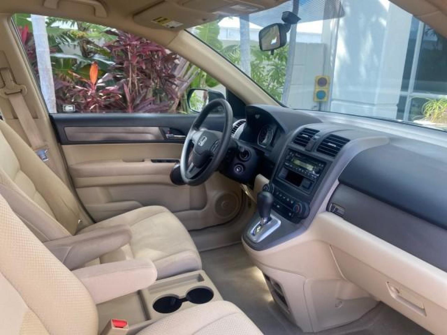 2009 Green Tea Metallic /Ivory Honda CR-V LX 1 OWNER LOW MILES 14,629 (5J6RE38349L) with an 2.4L DOHC MPFI 16-Valve i-VTEC I4 Engine engine, Automatic transmission, located at 4701 North Dixie Hwy, Pompano Beach, FL, 33064, (954) 422-2889, 26.240938, -80.123474 - OUR WEBPAGE FLORIDACARS1.COM HAS OVER 100 PHOTOS AND FREE CARFAX LINK 2009 HONDA CR-V LX VIN: 5J6RE38349L028673 5 J 6 R E 3 8 3 4 9 L 0 2 8 6 7 3 4 DOOR WAGON/SPORT UTILITY 2.4L I4 F DOHC 16V GASOLINE FRONT WHEEL DRIVE Presenting one of the finest Honda CR-V's weve ever listed! This incredible 1-own - Photo#92
