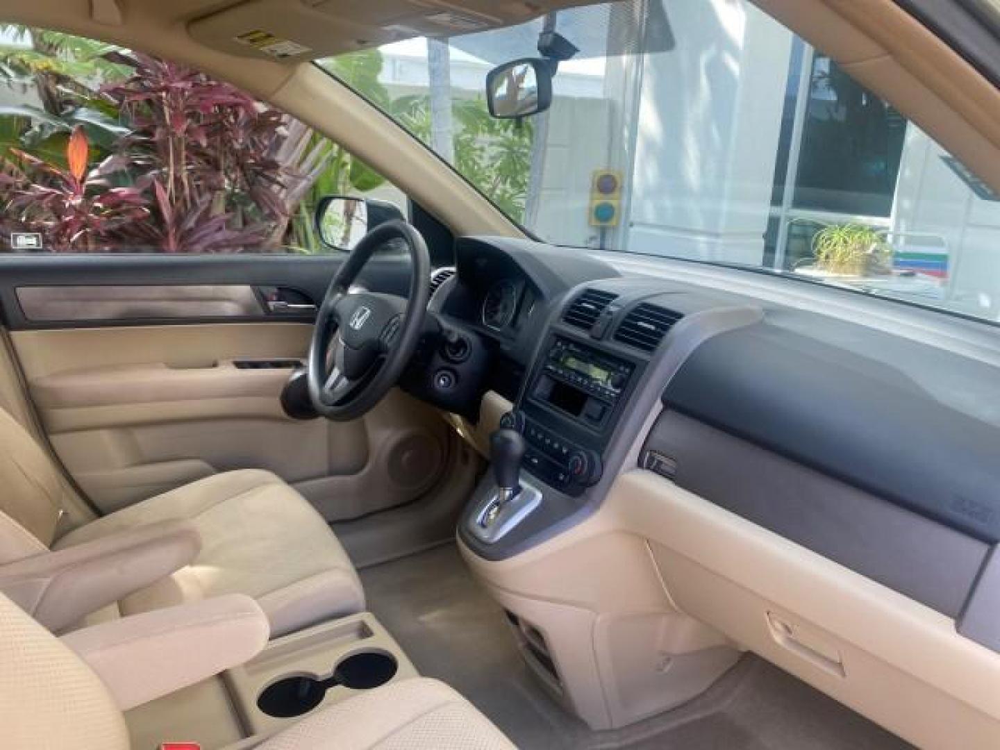 2009 Green Tea Metallic /Ivory Honda CR-V LX 1 OWNER LOW MILES 14,629 (5J6RE38349L) with an 2.4L DOHC MPFI 16-Valve i-VTEC I4 Engine engine, Automatic transmission, located at 4701 North Dixie Hwy, Pompano Beach, FL, 33064, (954) 422-2889, 26.240938, -80.123474 - OUR WEBPAGE FLORIDACARS1.COM HAS OVER 100 PHOTOS AND FREE CARFAX LINK 2009 HONDA CR-V LX VIN: 5J6RE38349L028673 5 J 6 R E 3 8 3 4 9 L 0 2 8 6 7 3 4 DOOR WAGON/SPORT UTILITY 2.4L I4 F DOHC 16V GASOLINE FRONT WHEEL DRIVE Presenting one of the finest Honda CR-V's weve ever listed! This incredible 1-own - Photo#93