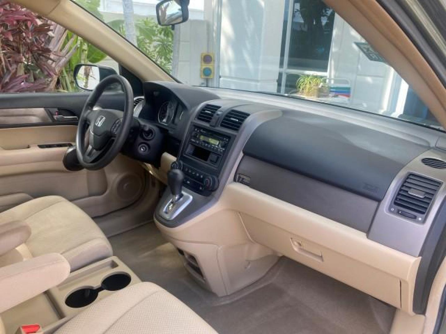 2009 Green Tea Metallic /Ivory Honda CR-V LX 1 OWNER LOW MILES 14,629 (5J6RE38349L) with an 2.4L DOHC MPFI 16-Valve i-VTEC I4 Engine engine, Automatic transmission, located at 4701 North Dixie Hwy, Pompano Beach, FL, 33064, (954) 422-2889, 26.240938, -80.123474 - OUR WEBPAGE FLORIDACARS1.COM HAS OVER 100 PHOTOS AND FREE CARFAX LINK 2009 HONDA CR-V LX VIN: 5J6RE38349L028673 5 J 6 R E 3 8 3 4 9 L 0 2 8 6 7 3 4 DOOR WAGON/SPORT UTILITY 2.4L I4 F DOHC 16V GASOLINE FRONT WHEEL DRIVE Presenting one of the finest Honda CR-V's weve ever listed! This incredible 1-own - Photo#94