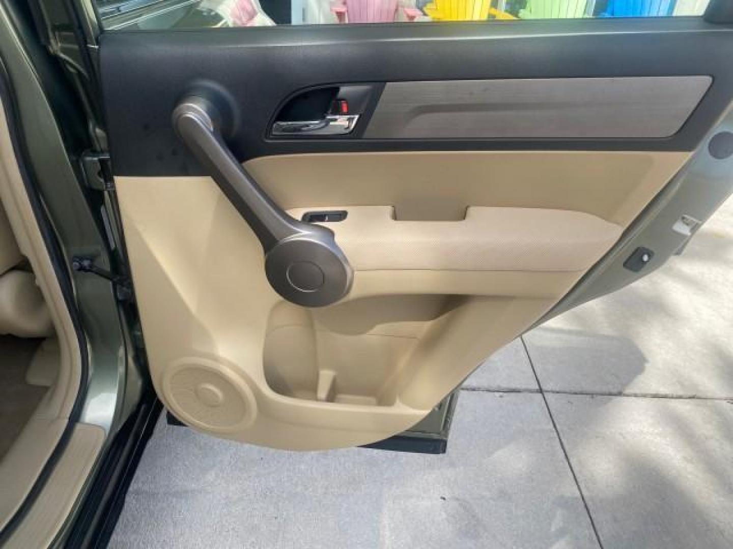 2009 Green Tea Metallic /Ivory Honda CR-V LX 1 OWNER LOW MILES 14,629 (5J6RE38349L) with an 2.4L DOHC MPFI 16-Valve i-VTEC I4 Engine engine, Automatic transmission, located at 4701 North Dixie Hwy, Pompano Beach, FL, 33064, (954) 422-2889, 26.240938, -80.123474 - OUR WEBPAGE FLORIDACARS1.COM HAS OVER 100 PHOTOS AND FREE CARFAX LINK 2009 HONDA CR-V LX VIN: 5J6RE38349L028673 5 J 6 R E 3 8 3 4 9 L 0 2 8 6 7 3 4 DOOR WAGON/SPORT UTILITY 2.4L I4 F DOHC 16V GASOLINE FRONT WHEEL DRIVE Presenting one of the finest Honda CR-V's weve ever listed! This incredible 1-own - Photo#99