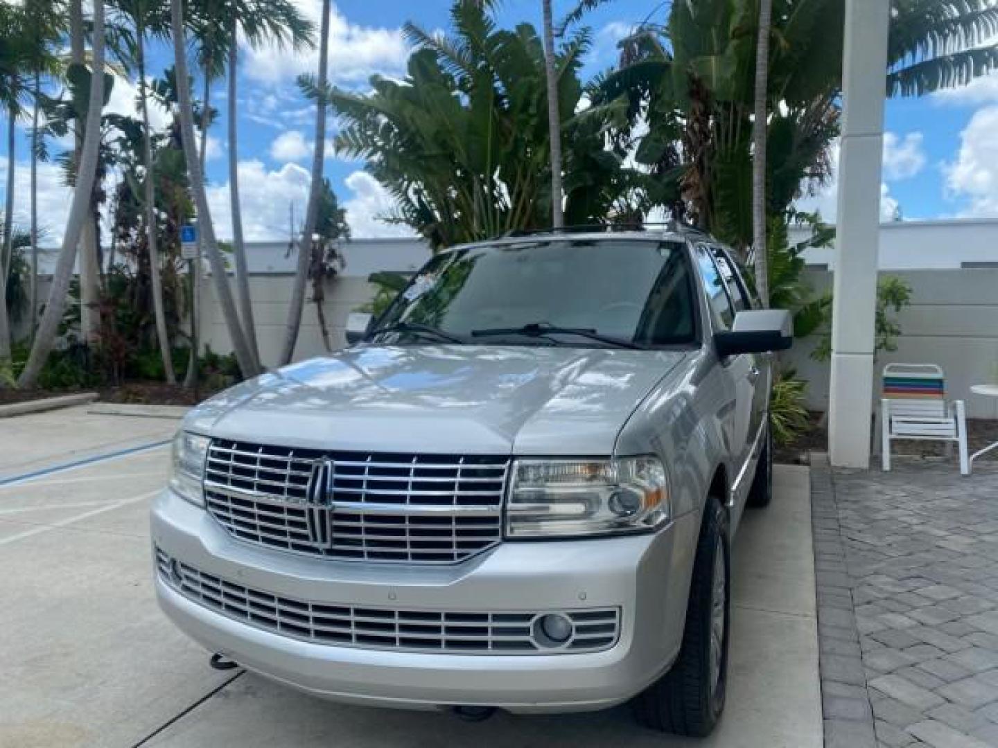 2011 White Platinum Tri-Coat Metallic /Stone Lincoln Navigator 1 OWNER FLORIDA SUNROOF (5LMJJ2H50BE) with an 5.4L SOHC 24-Valve V8 FFV Engine engine, Automatic transmission, located at 4701 North Dixie Hwy, Pompano Beach, FL, 33064, (954) 422-2889, 26.240938, -80.123474 - OUR WEBPAGE FLORIDACARS1.COM HAS OVER 100 PHOTOS AND FREE CARFAX LINK 2011 LINCOLN NAVIGATOR VIN: 5LMJJ2H50BEJ08212 5 L M J J 2 H 5 0 B E J 0 8 2 1 2 4 DOOR WAGON/SPORT UTILITY 5.4L V8 F SOHC 24V FLEX FUEL REAR WHEEL DRIVE Features A/C Seat(s) ABS Brakes Air Conditioning Alloy Wheels AM/FM Stereo Au - Photo#3