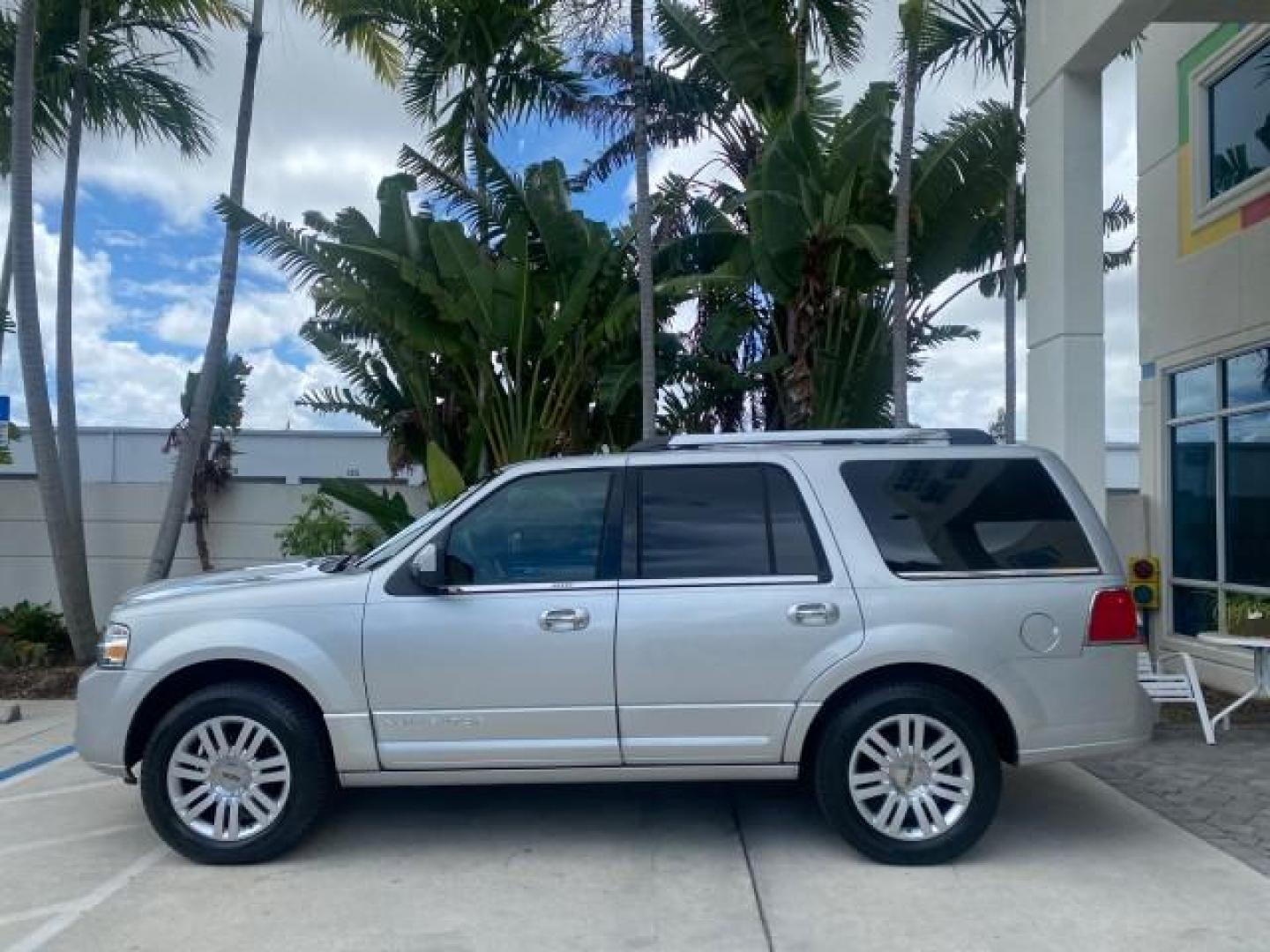 2011 White Platinum Tri-Coat Metallic /Stone Lincoln Navigator 1 OWNER FLORIDA SUNROOF (5LMJJ2H50BE) with an 5.4L SOHC 24-Valve V8 FFV Engine engine, Automatic transmission, located at 4701 North Dixie Hwy, Pompano Beach, FL, 33064, (954) 422-2889, 26.240938, -80.123474 - OUR WEBPAGE FLORIDACARS1.COM HAS OVER 100 PHOTOS AND FREE CARFAX LINK 2011 LINCOLN NAVIGATOR VIN: 5LMJJ2H50BEJ08212 5 L M J J 2 H 5 0 B E J 0 8 2 1 2 4 DOOR WAGON/SPORT UTILITY 5.4L V8 F SOHC 24V FLEX FUEL REAR WHEEL DRIVE Features A/C Seat(s) ABS Brakes Air Conditioning Alloy Wheels AM/FM Stereo Au - Photo#4