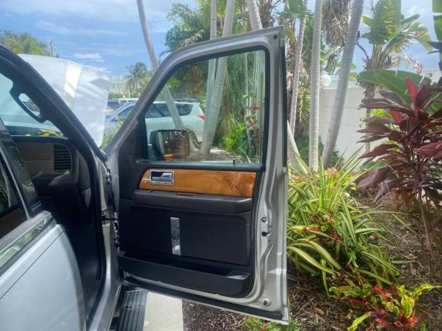 2011 White Platinum Tri-Coat Metallic /Stone Lincoln Navigator 1 OWNER FLORIDA SUNROOF (5LMJJ2H50BE) with an 5.4L SOHC 24-Valve V8 FFV Engine engine, Automatic transmission, located at 4701 North Dixie Hwy, Pompano Beach, FL, 33064, (954) 422-2889, 26.240938, -80.123474 - OUR WEBPAGE FLORIDACARS1.COM HAS OVER 100 PHOTOS AND FREE CARFAX LINK 2011 LINCOLN NAVIGATOR VIN: 5LMJJ2H50BEJ08212 5 L M J J 2 H 5 0 B E J 0 8 2 1 2 4 DOOR WAGON/SPORT UTILITY 5.4L V8 F SOHC 24V FLEX FUEL REAR WHEEL DRIVE Features A/C Seat(s) ABS Brakes Air Conditioning Alloy Wheels AM/FM Stereo Au - Photo#11