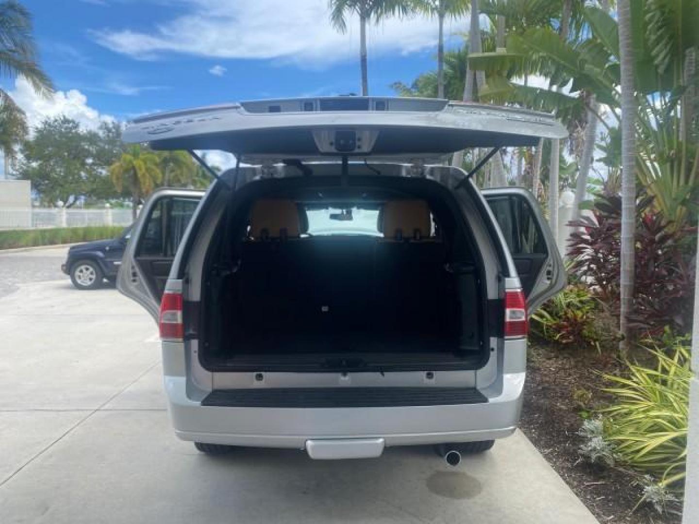 2011 White Platinum Tri-Coat Metallic /Stone Lincoln Navigator 1 OWNER FLORIDA SUNROOF (5LMJJ2H50BE) with an 5.4L SOHC 24-Valve V8 FFV Engine engine, Automatic transmission, located at 4701 North Dixie Hwy, Pompano Beach, FL, 33064, (954) 422-2889, 26.240938, -80.123474 - OUR WEBPAGE FLORIDACARS1.COM HAS OVER 100 PHOTOS AND FREE CARFAX LINK 2011 LINCOLN NAVIGATOR VIN: 5LMJJ2H50BEJ08212 5 L M J J 2 H 5 0 B E J 0 8 2 1 2 4 DOOR WAGON/SPORT UTILITY 5.4L V8 F SOHC 24V FLEX FUEL REAR WHEEL DRIVE Features A/C Seat(s) ABS Brakes Air Conditioning Alloy Wheels AM/FM Stereo Au - Photo#15