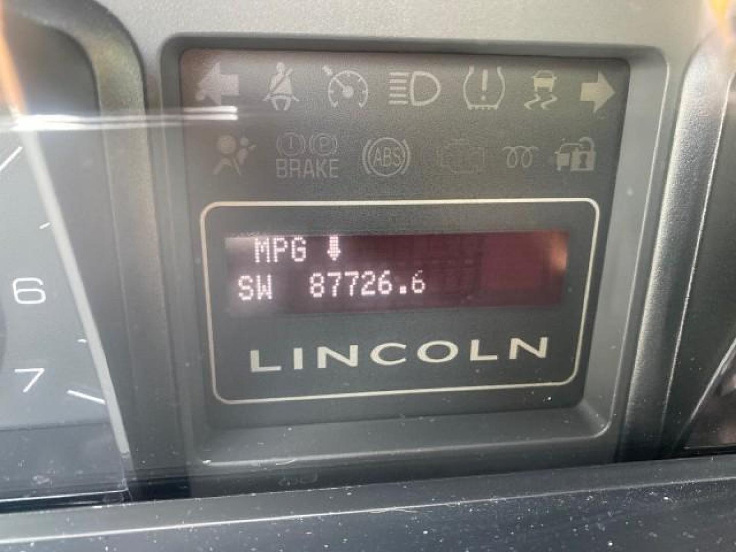 2011 White Platinum Tri-Coat Metallic /Stone Lincoln Navigator 1 OWNER FLORIDA SUNROOF (5LMJJ2H50BE) with an 5.4L SOHC 24-Valve V8 FFV Engine engine, Automatic transmission, located at 4701 North Dixie Hwy, Pompano Beach, FL, 33064, (954) 422-2889, 26.240938, -80.123474 - OUR WEBPAGE FLORIDACARS1.COM HAS OVER 100 PHOTOS AND FREE CARFAX LINK 2011 LINCOLN NAVIGATOR VIN: 5LMJJ2H50BEJ08212 5 L M J J 2 H 5 0 B E J 0 8 2 1 2 4 DOOR WAGON/SPORT UTILITY 5.4L V8 F SOHC 24V FLEX FUEL REAR WHEEL DRIVE Features A/C Seat(s) ABS Brakes Air Conditioning Alloy Wheels AM/FM Stereo Au - Photo#18