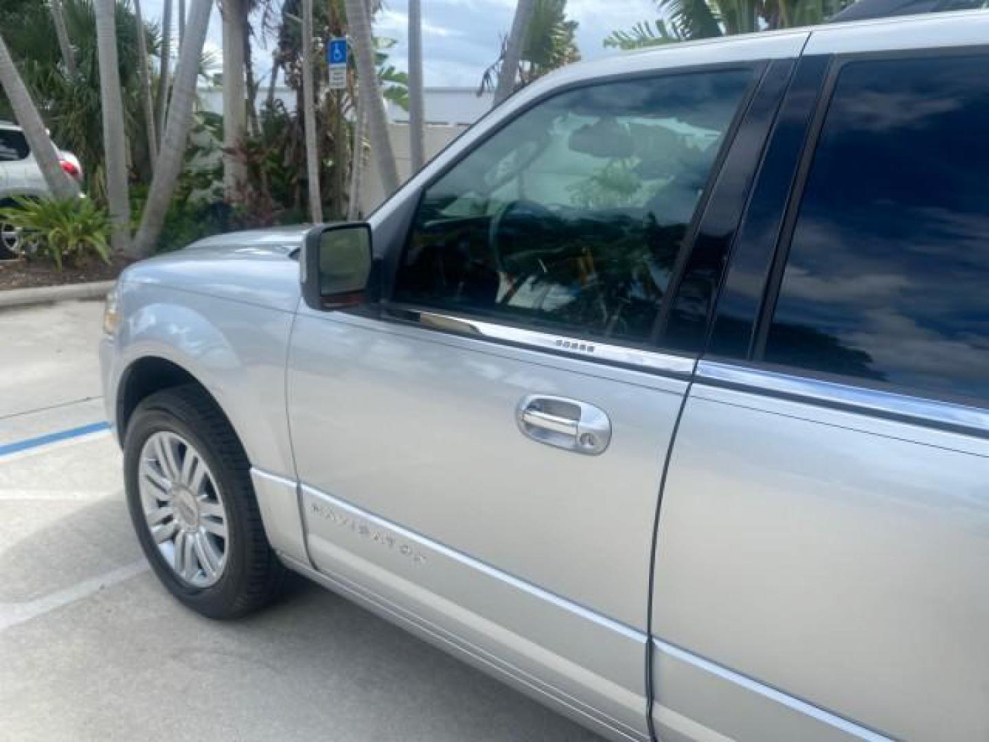 2011 White Platinum Tri-Coat Metallic /Stone Lincoln Navigator 1 OWNER FLORIDA SUNROOF (5LMJJ2H50BE) with an 5.4L SOHC 24-Valve V8 FFV Engine engine, Automatic transmission, located at 4701 North Dixie Hwy, Pompano Beach, FL, 33064, (954) 422-2889, 26.240938, -80.123474 - OUR WEBPAGE FLORIDACARS1.COM HAS OVER 100 PHOTOS AND FREE CARFAX LINK 2011 LINCOLN NAVIGATOR VIN: 5LMJJ2H50BEJ08212 5 L M J J 2 H 5 0 B E J 0 8 2 1 2 4 DOOR WAGON/SPORT UTILITY 5.4L V8 F SOHC 24V FLEX FUEL REAR WHEEL DRIVE Features A/C Seat(s) ABS Brakes Air Conditioning Alloy Wheels AM/FM Stereo Au - Photo#27