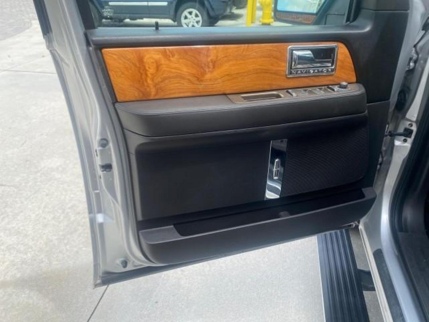 2011 White Platinum Tri-Coat Metallic /Stone Lincoln Navigator 1 OWNER FLORIDA SUNROOF (5LMJJ2H50BE) with an 5.4L SOHC 24-Valve V8 FFV Engine engine, Automatic transmission, located at 4701 North Dixie Hwy, Pompano Beach, FL, 33064, (954) 422-2889, 26.240938, -80.123474 - OUR WEBPAGE FLORIDACARS1.COM HAS OVER 100 PHOTOS AND FREE CARFAX LINK 2011 LINCOLN NAVIGATOR VIN: 5LMJJ2H50BEJ08212 5 L M J J 2 H 5 0 B E J 0 8 2 1 2 4 DOOR WAGON/SPORT UTILITY 5.4L V8 F SOHC 24V FLEX FUEL REAR WHEEL DRIVE Features A/C Seat(s) ABS Brakes Air Conditioning Alloy Wheels AM/FM Stereo Au - Photo#32