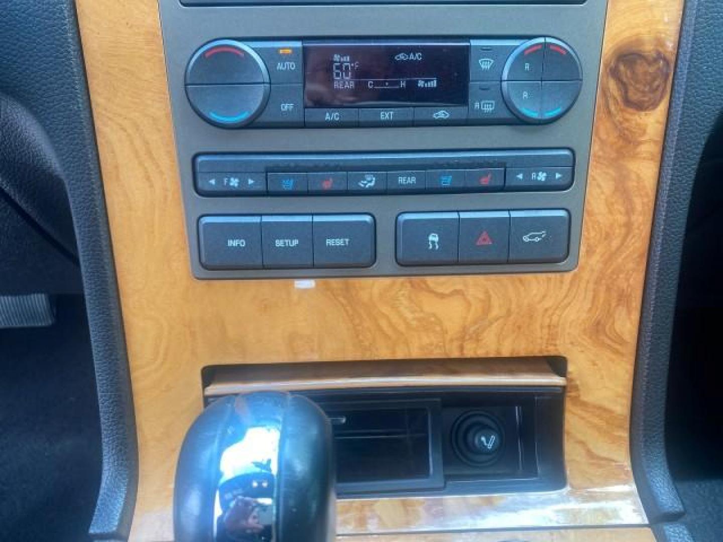 2011 White Platinum Tri-Coat Metallic /Stone Lincoln Navigator 1 OWNER FLORIDA SUNROOF (5LMJJ2H50BE) with an 5.4L SOHC 24-Valve V8 FFV Engine engine, Automatic transmission, located at 4701 North Dixie Hwy, Pompano Beach, FL, 33064, (954) 422-2889, 26.240938, -80.123474 - OUR WEBPAGE FLORIDACARS1.COM HAS OVER 100 PHOTOS AND FREE CARFAX LINK 2011 LINCOLN NAVIGATOR VIN: 5LMJJ2H50BEJ08212 5 L M J J 2 H 5 0 B E J 0 8 2 1 2 4 DOOR WAGON/SPORT UTILITY 5.4L V8 F SOHC 24V FLEX FUEL REAR WHEEL DRIVE Features A/C Seat(s) ABS Brakes Air Conditioning Alloy Wheels AM/FM Stereo Au - Photo#49