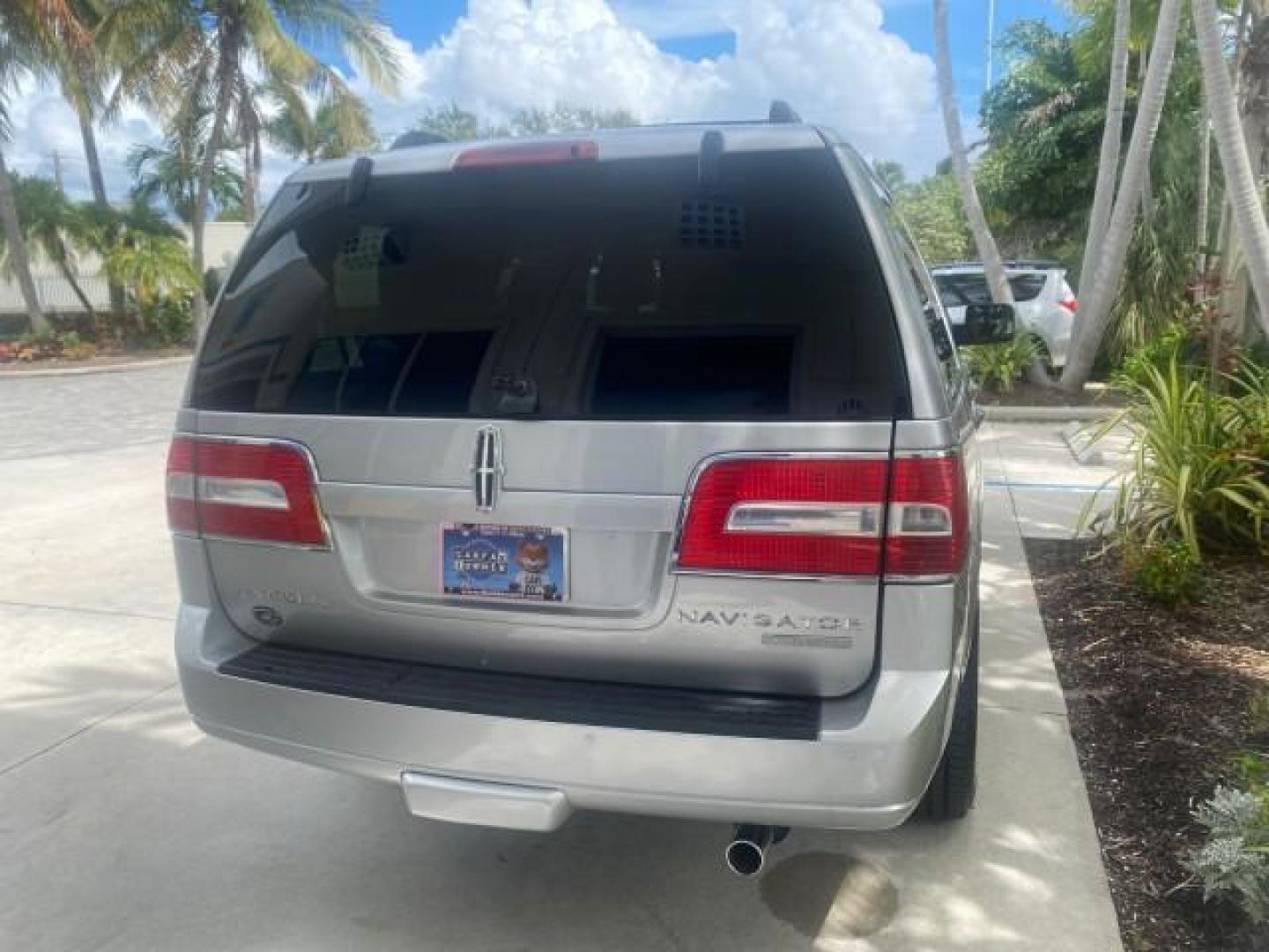 2011 White Platinum Tri-Coat Metallic /Stone Lincoln Navigator 1 OWNER FLORIDA SUNROOF (5LMJJ2H50BE) with an 5.4L SOHC 24-Valve V8 FFV Engine engine, Automatic transmission, located at 4701 North Dixie Hwy, Pompano Beach, FL, 33064, (954) 422-2889, 26.240938, -80.123474 - OUR WEBPAGE FLORIDACARS1.COM HAS OVER 100 PHOTOS AND FREE CARFAX LINK 2011 LINCOLN NAVIGATOR VIN: 5LMJJ2H50BEJ08212 5 L M J J 2 H 5 0 B E J 0 8 2 1 2 4 DOOR WAGON/SPORT UTILITY 5.4L V8 F SOHC 24V FLEX FUEL REAR WHEEL DRIVE Features A/C Seat(s) ABS Brakes Air Conditioning Alloy Wheels AM/FM Stereo Au - Photo#85