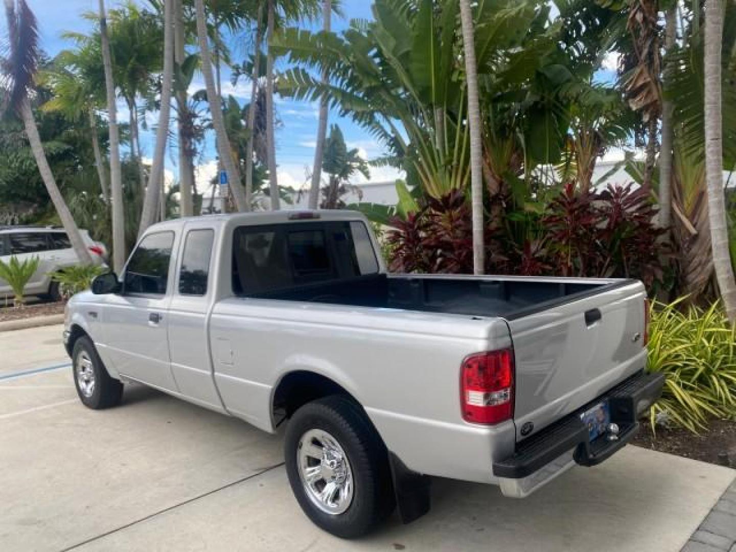 2002 Silver Frost Metallic /Dark Graphite Ford Ranger XLT 1 OWNER FLORIDA (1FTYR14U62P) with an 3.0L SEFI V6 Engine engine, Automatic transmission, located at 4701 North Dixie Hwy, Pompano Beach, FL, 33064, (954) 422-2889, 26.240938, -80.123474 - OUR WEBPAGE FLORIDACARS1.COM HAS OVER 100 PHOTOS AND FREE CARFAX LINK 2002 FORD RANGER EDGE VIN: 1FTYR14U62PA85366 1 F T Y R 1 4 U 6 2 P A 8 5 3 6 6 CLUB CAB PICKUP 3.0L V6 F OHV GASOLINE REAR WHEEL DRIVE Top Features Bed Liner Cloth Seats Tow Hitch Basic Features ABS Brakes Automatic Transmission C - Photo#5