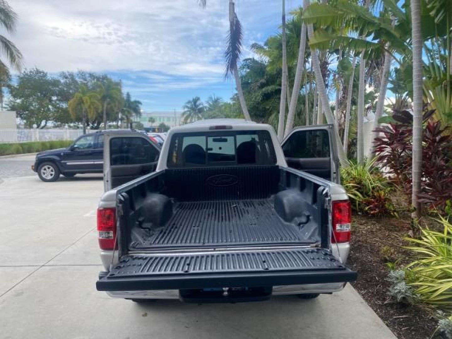 2002 Silver Frost Metallic /Dark Graphite Ford Ranger XLT 1 OWNER FLORIDA (1FTYR14U62P) with an 3.0L SEFI V6 Engine engine, Automatic transmission, located at 4701 North Dixie Hwy, Pompano Beach, FL, 33064, (954) 422-2889, 26.240938, -80.123474 - OUR WEBPAGE FLORIDACARS1.COM HAS OVER 100 PHOTOS AND FREE CARFAX LINK 2002 FORD RANGER EDGE VIN: 1FTYR14U62PA85366 1 F T Y R 1 4 U 6 2 P A 8 5 3 6 6 CLUB CAB PICKUP 3.0L V6 F OHV GASOLINE REAR WHEEL DRIVE Top Features Bed Liner Cloth Seats Tow Hitch Basic Features ABS Brakes Automatic Transmission C - Photo#15