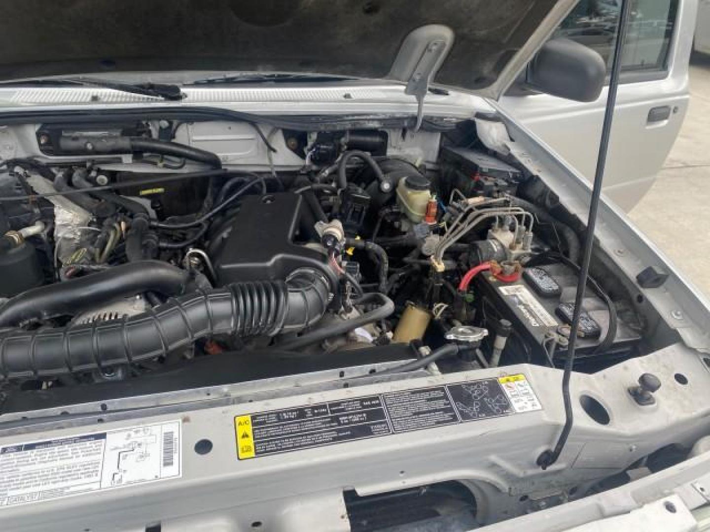 2002 Silver Frost Metallic /Dark Graphite Ford Ranger XLT 1 OWNER FLORIDA (1FTYR14U62P) with an 3.0L SEFI V6 Engine engine, Automatic transmission, located at 4701 North Dixie Hwy, Pompano Beach, FL, 33064, (954) 422-2889, 26.240938, -80.123474 - OUR WEBPAGE FLORIDACARS1.COM HAS OVER 100 PHOTOS AND FREE CARFAX LINK 2002 FORD RANGER EDGE VIN: 1FTYR14U62PA85366 1 F T Y R 1 4 U 6 2 P A 8 5 3 6 6 CLUB CAB PICKUP 3.0L V6 F OHV GASOLINE REAR WHEEL DRIVE Top Features Bed Liner Cloth Seats Tow Hitch Basic Features ABS Brakes Automatic Transmission C - Photo#26