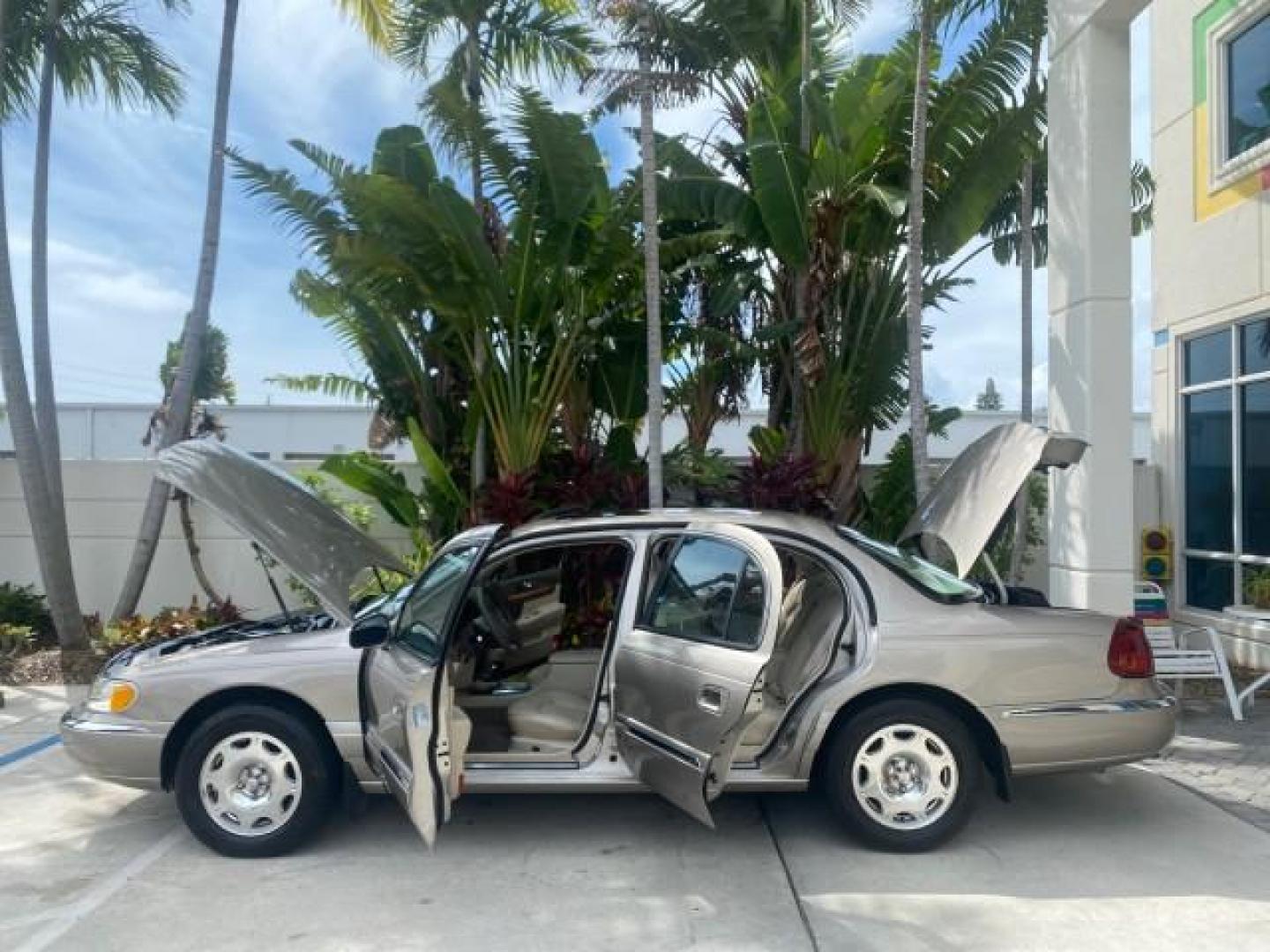 2002 Lt Parchment Gold Metallic /Light Graphite Lincoln Continental LOW MILES 60,071 1 OWNER FLORIDA (1LNHM97V12Y) with an 4.6L DOHC 32-Valve V8 Intech Engine engine, Automatic transmission, located at 4701 North Dixie Hwy, Pompano Beach, FL, 33064, (954) 422-2889, 26.240938, -80.123474 - OUR WEBPAGE FLORIDACARS1.COM HAS OVER 100 PHOTOS AND FREE CARFAX LINK 2002 LINCOLN CONTINENTAL VIN: 1LNHM97V12Y600863 1 L N H M 9 7 V 1 2 Y 6 0 0 8 6 3 SEDAN 4 DR 4.6L V8 F DOHC 32V GASOLINE FRONT WHEEL DRIVE Features ABS Brakes Air Conditioning Alloy Wheels AM/FM Stereo Automatic Transmission Casse - Photo#8