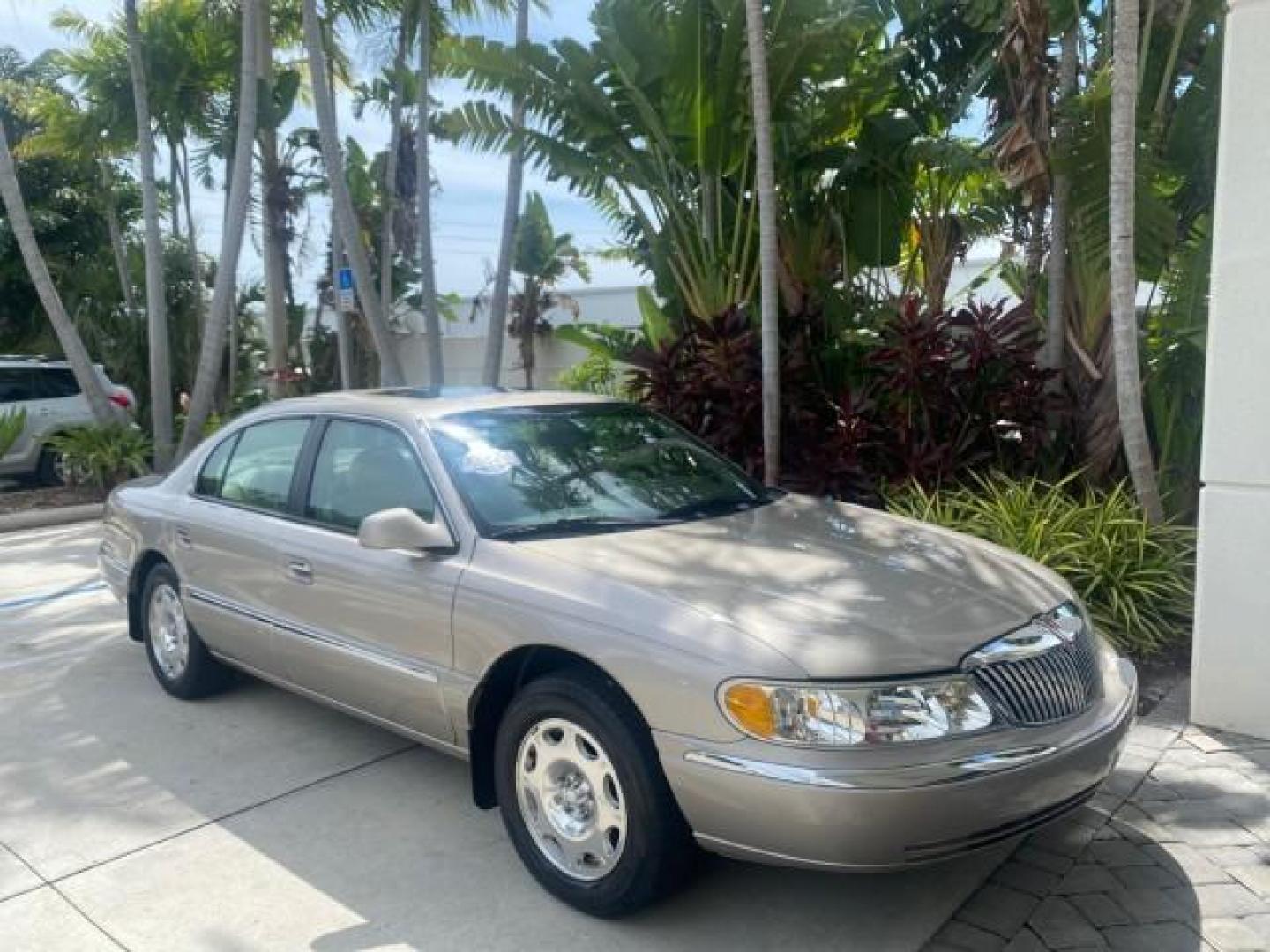 2002 Lt Parchment Gold Metallic /Light Graphite Lincoln Continental LOW MILES 60,071 1 OWNER FLORIDA (1LNHM97V12Y) with an 4.6L DOHC 32-Valve V8 Intech Engine engine, Automatic transmission, located at 4701 North Dixie Hwy, Pompano Beach, FL, 33064, (954) 422-2889, 26.240938, -80.123474 - OUR WEBPAGE FLORIDACARS1.COM HAS OVER 100 PHOTOS AND FREE CARFAX LINK 2002 LINCOLN CONTINENTAL VIN: 1LNHM97V12Y600863 1 L N H M 9 7 V 1 2 Y 6 0 0 8 6 3 SEDAN 4 DR 4.6L V8 F DOHC 32V GASOLINE FRONT WHEEL DRIVE Features ABS Brakes Air Conditioning Alloy Wheels AM/FM Stereo Automatic Transmission Casse - Photo#24